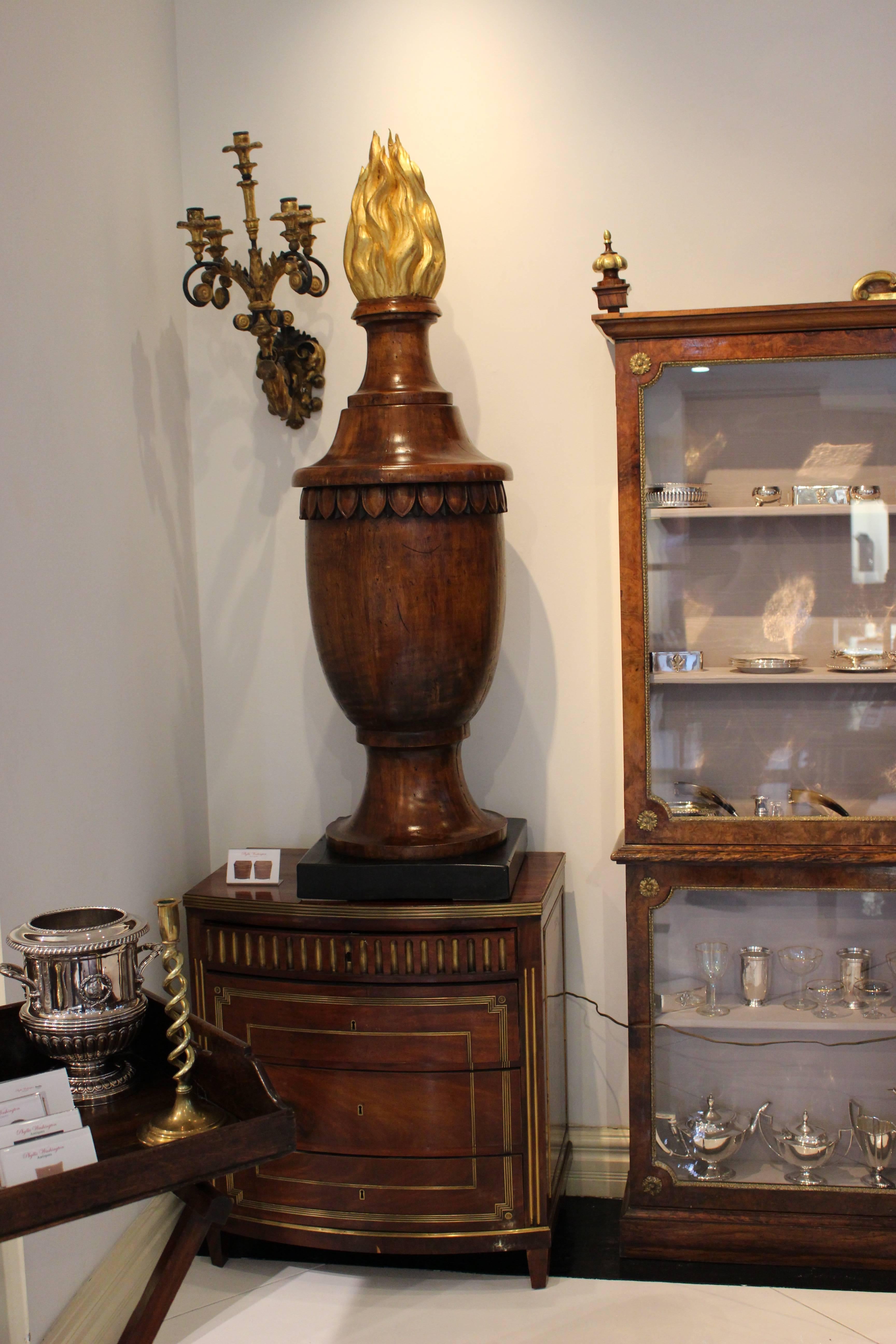Pair of Neoclassical Style Wood Finials in the Form of Urns For Sale 3
