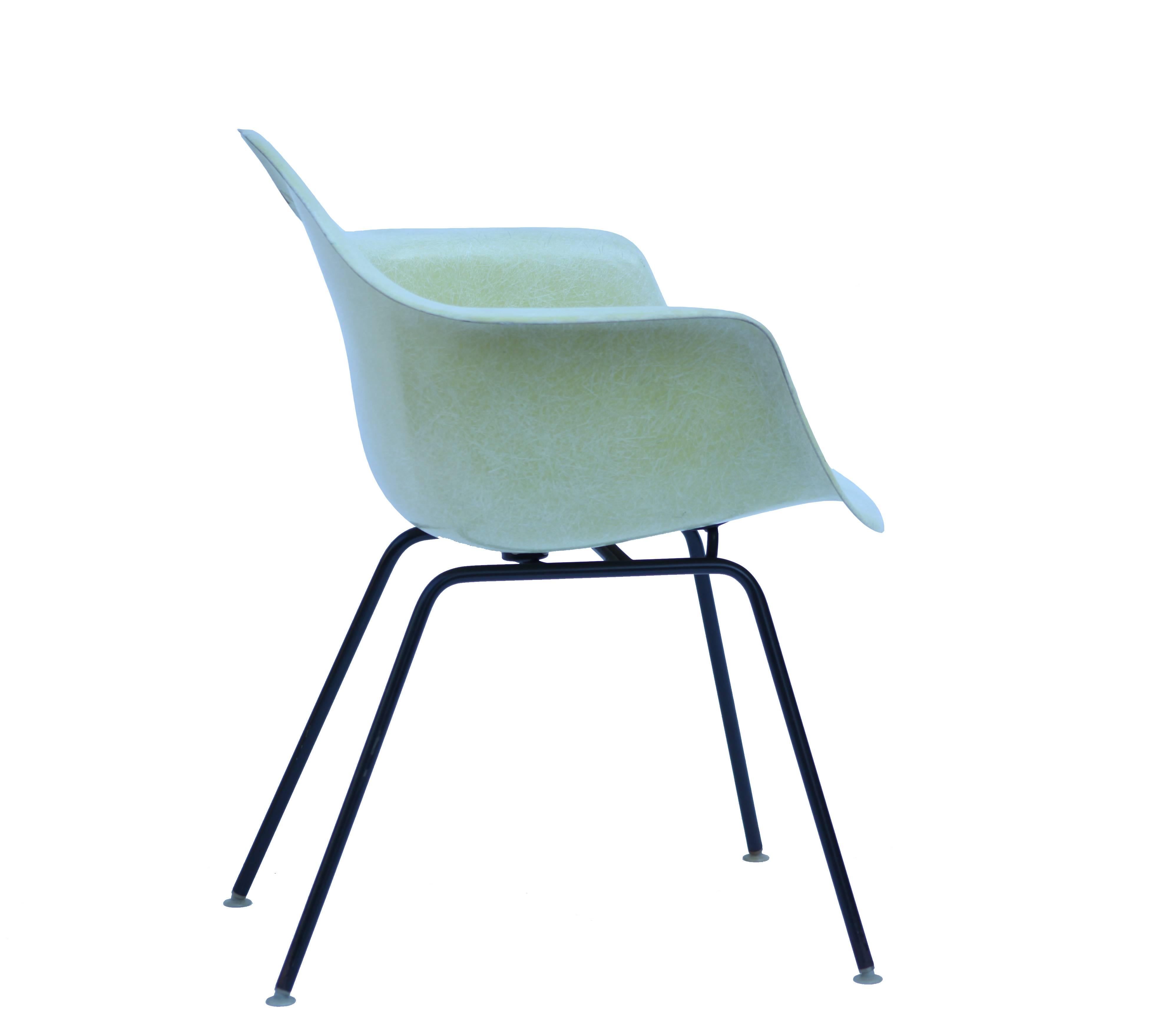 eames fiberglass chair vintage