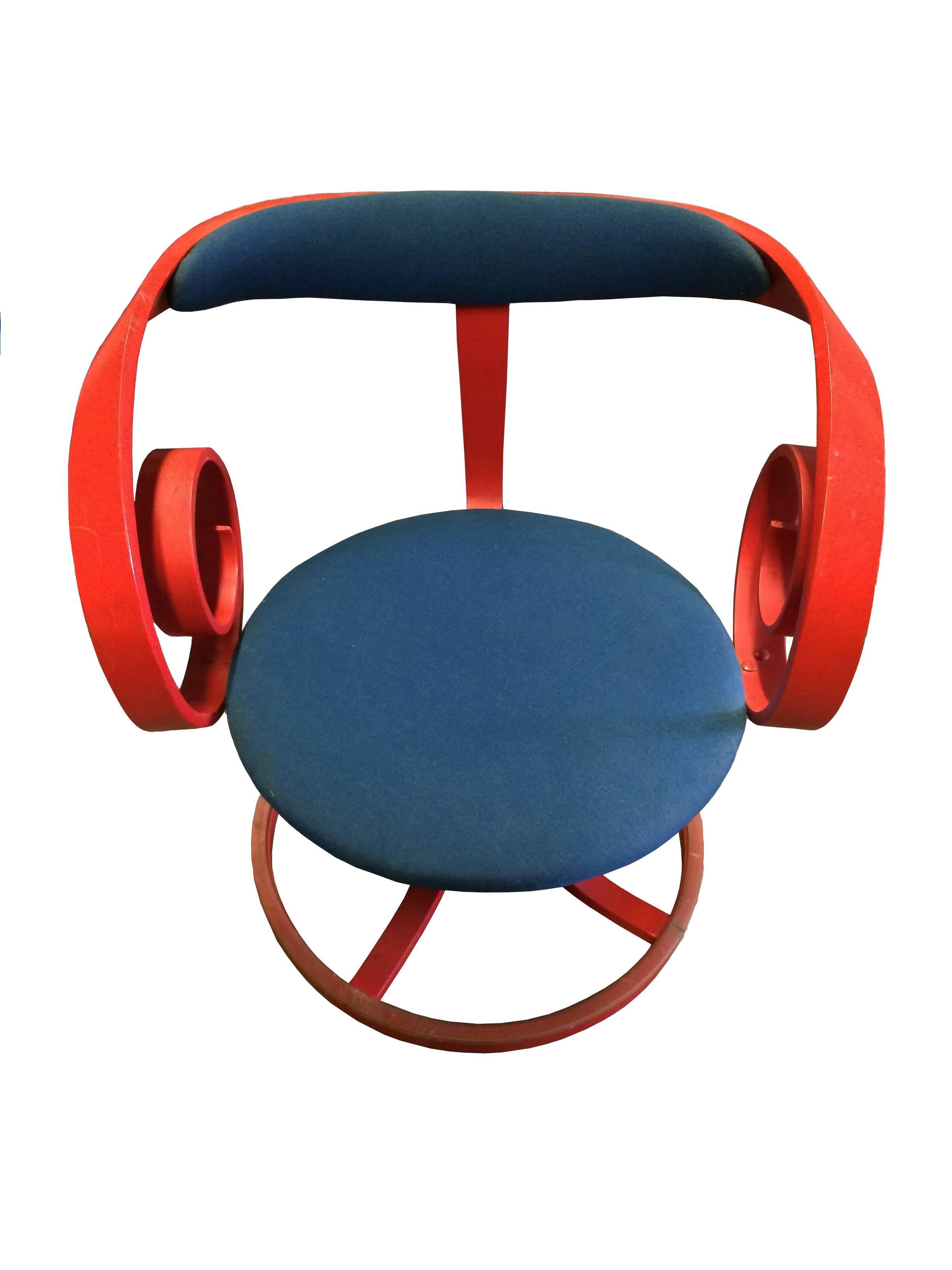 This striking sultana chair designed by George Mulhauser for Plycraft provides a sculptural conversation piece as well as a functional seating option.