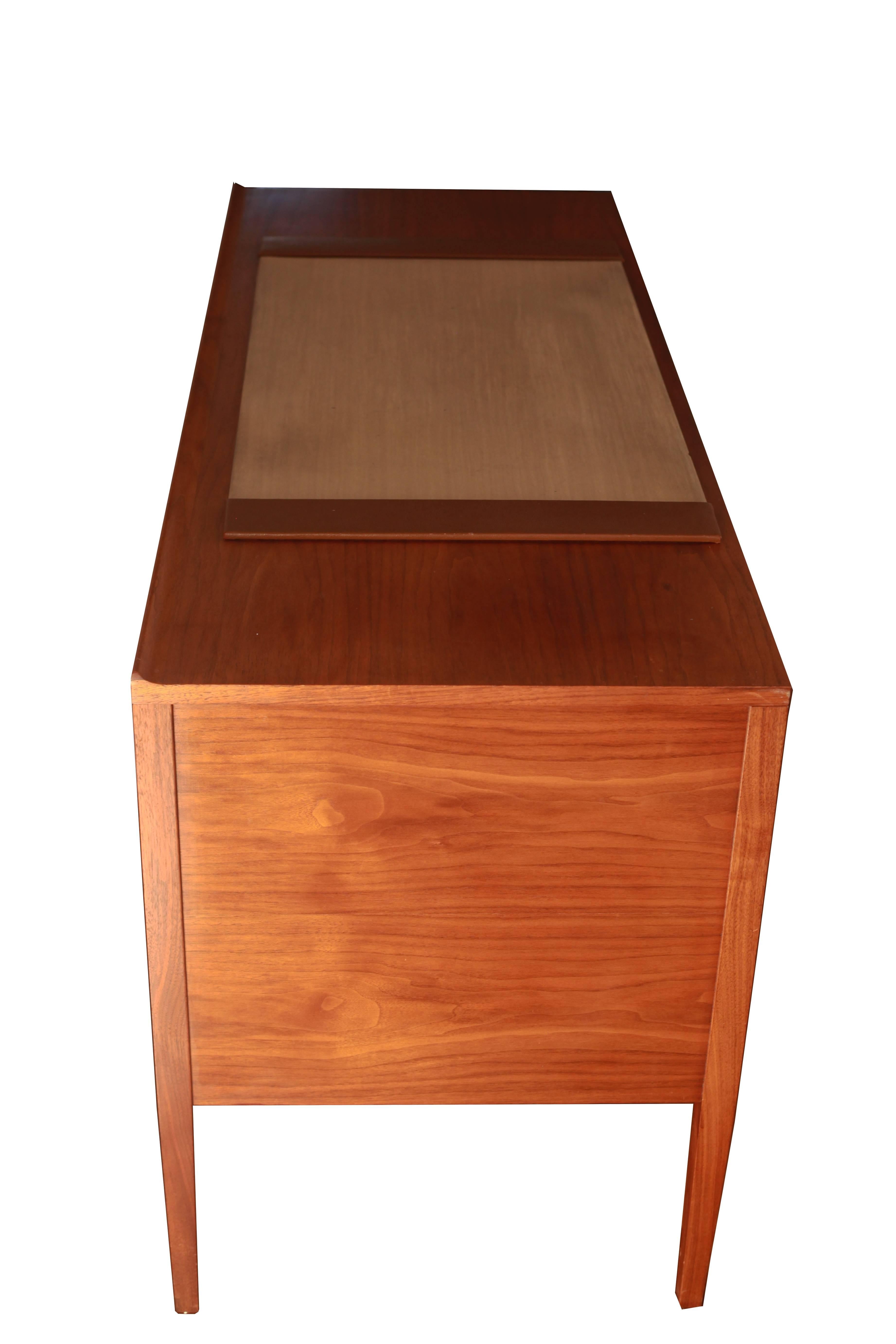 American Paul McCobb Mid-Century Modern Directional Desk by Calvin Furniture Company