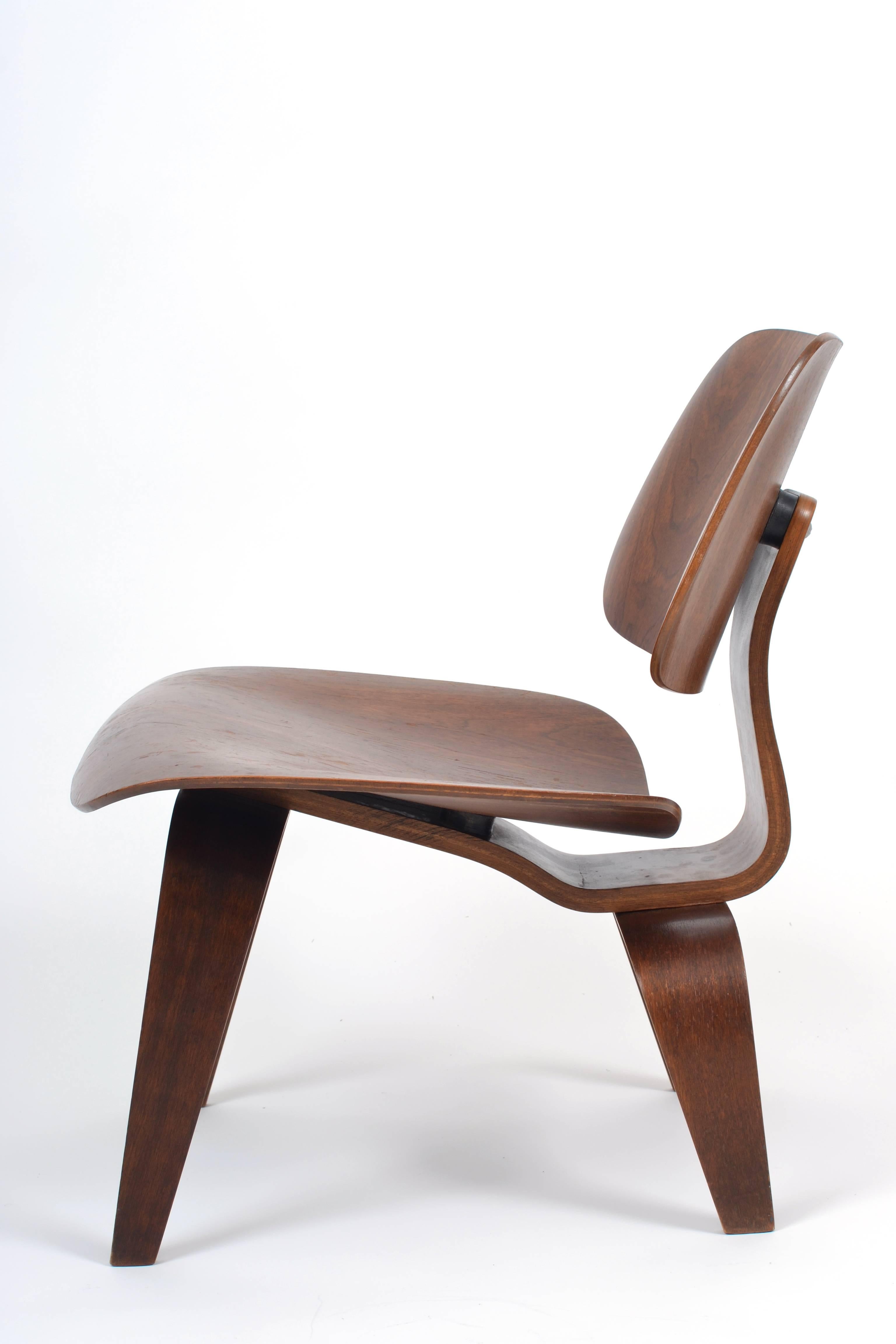 Mid-Century Modern Herman Miller Walnut Evans LCW Lounge Chair by Charles and Ray Eames, 1940's