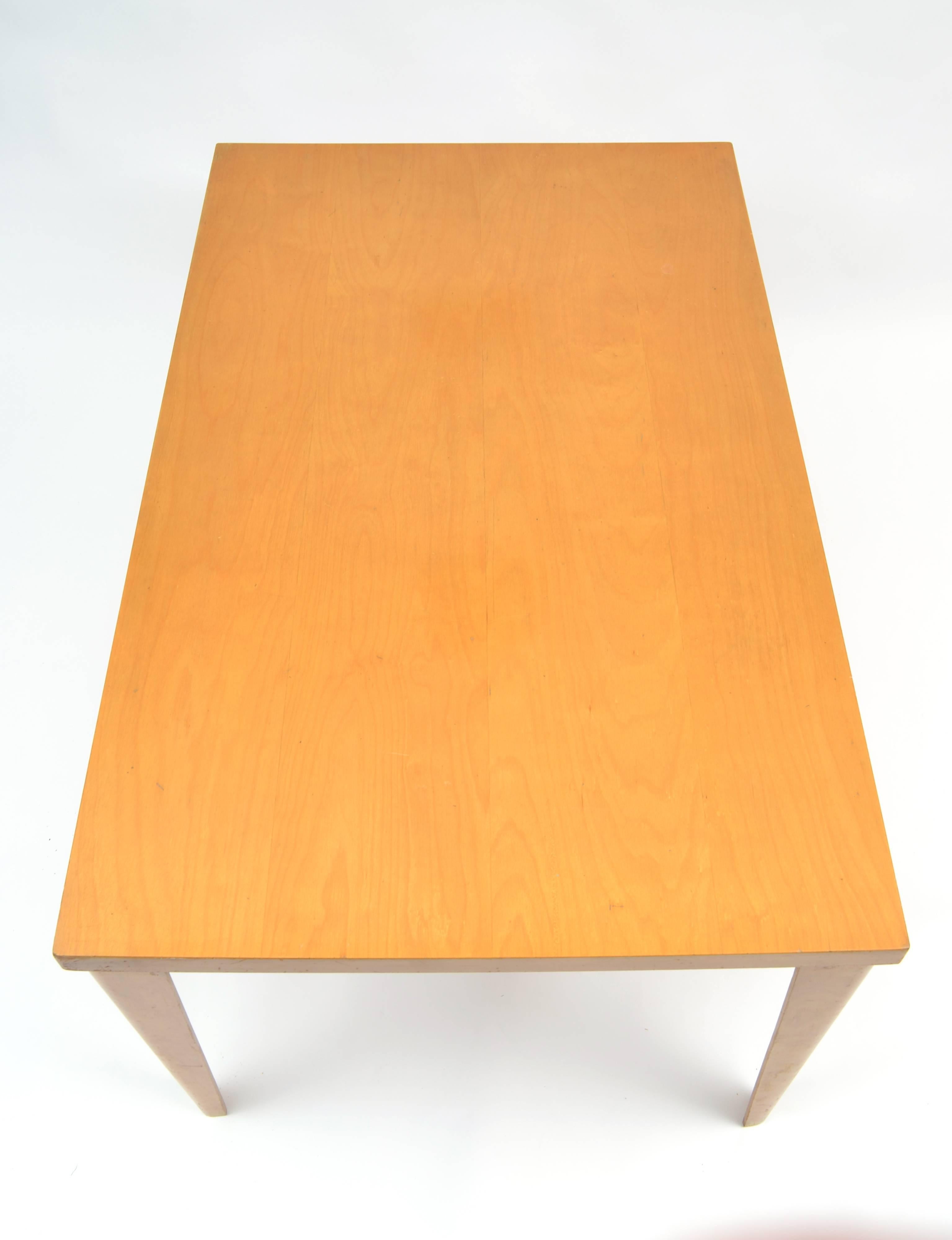 This 1940s dining table designed by Charles and Ray Eames, produced by Evans Products Company and distributed by Herman Miller is one of the earliest designs showcasing the innovative use of molded plywood. The molded birch legs are detachable and
