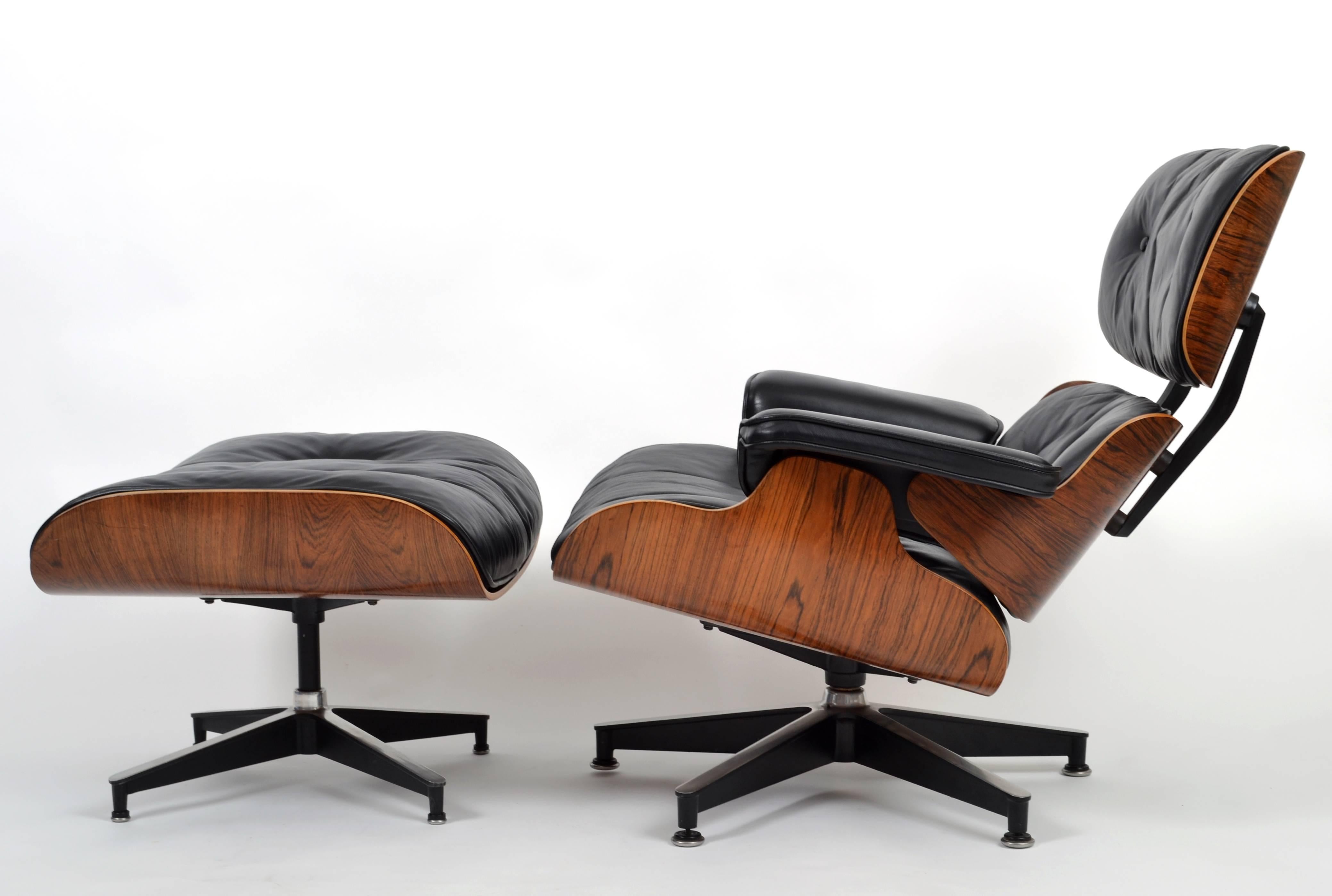 An incredible, all original 1960s Herman Miller, Eames 670 and 671 with beautiful wood grain and leather condition. This chair is in remarkable condition for its age. This lounge is one of a pair acquired at the same time (reference number for the