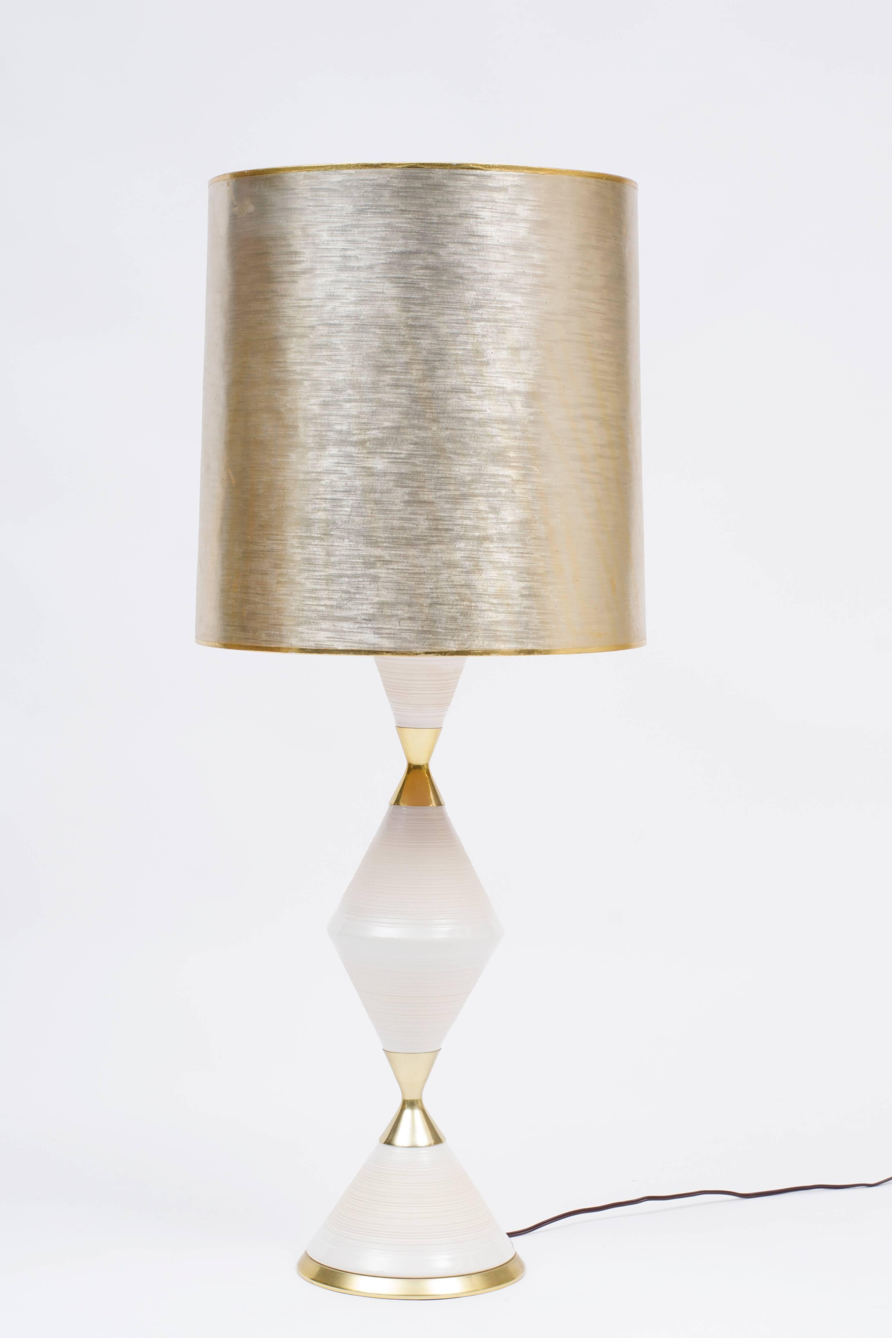 Mid-Century Modern Porcelain Table Lamp by Gerald Thurston for Lightolier, 1950s For Sale