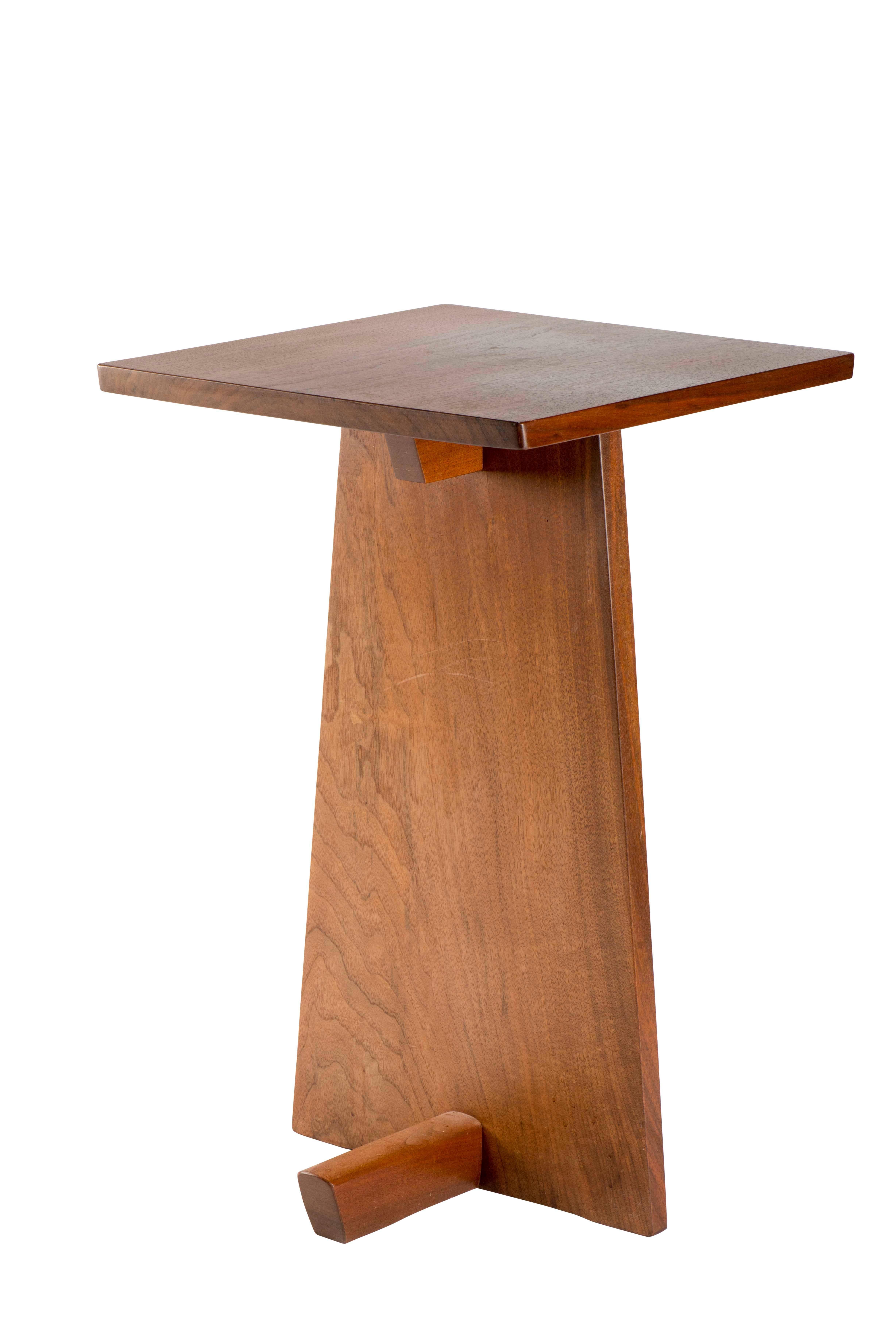 A wonderful George Nakashima pedestal table (32.25