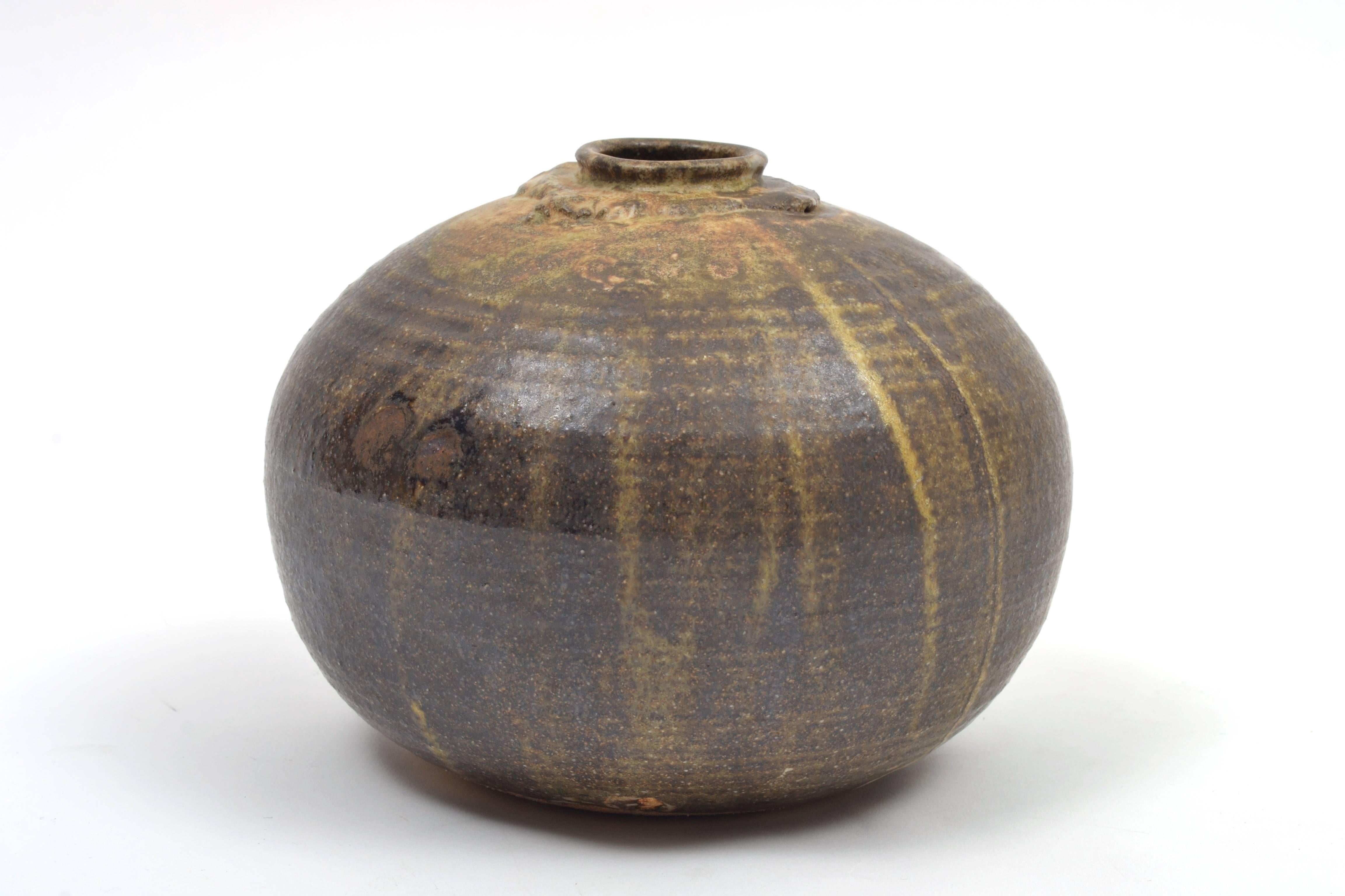 Beautiful ceramic pot signed Jean Buchanan.