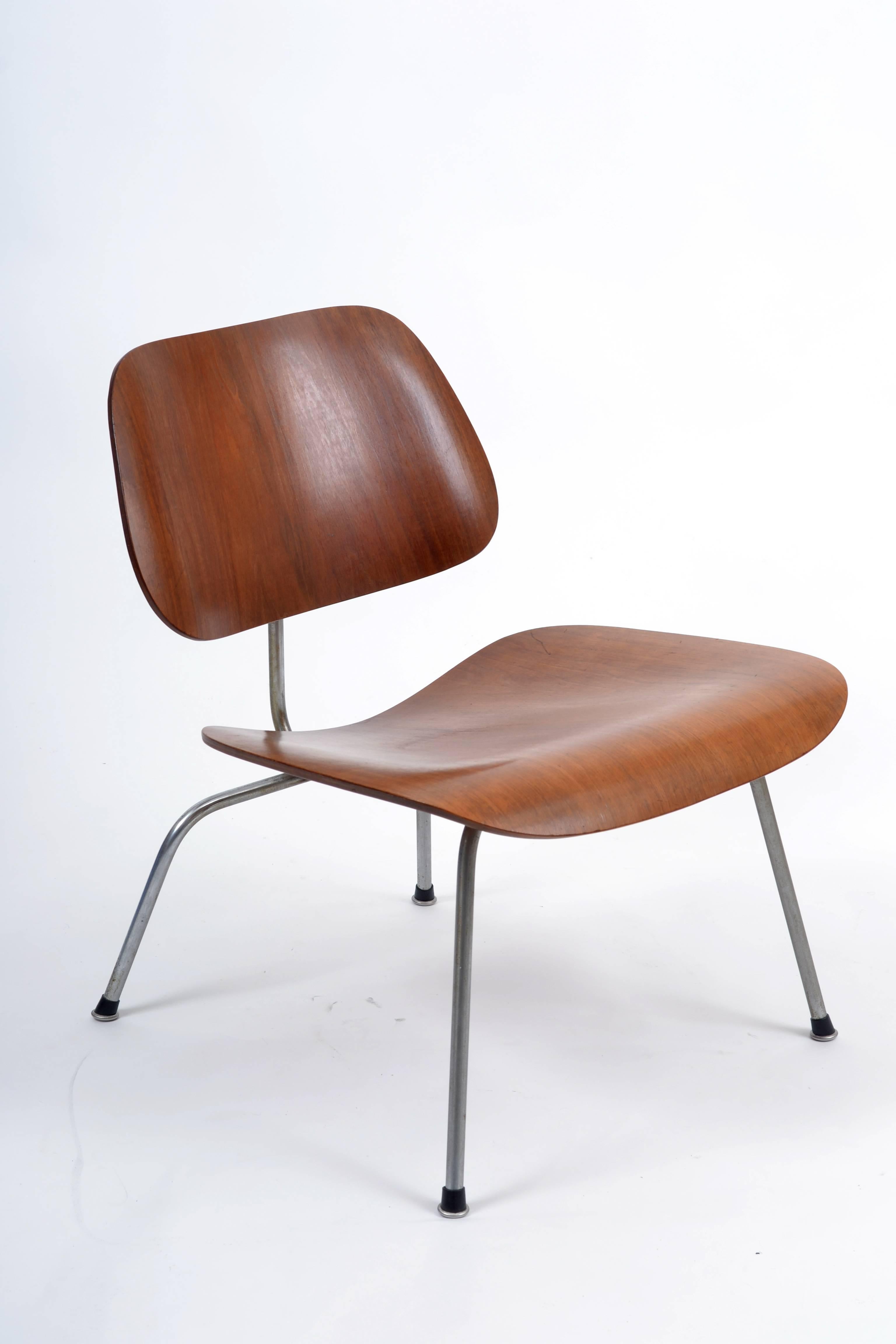 All original, beautiful Herman Miller LCM designed by Charles Eames. A wonderful, well maintained example in rare Teak veneer.
