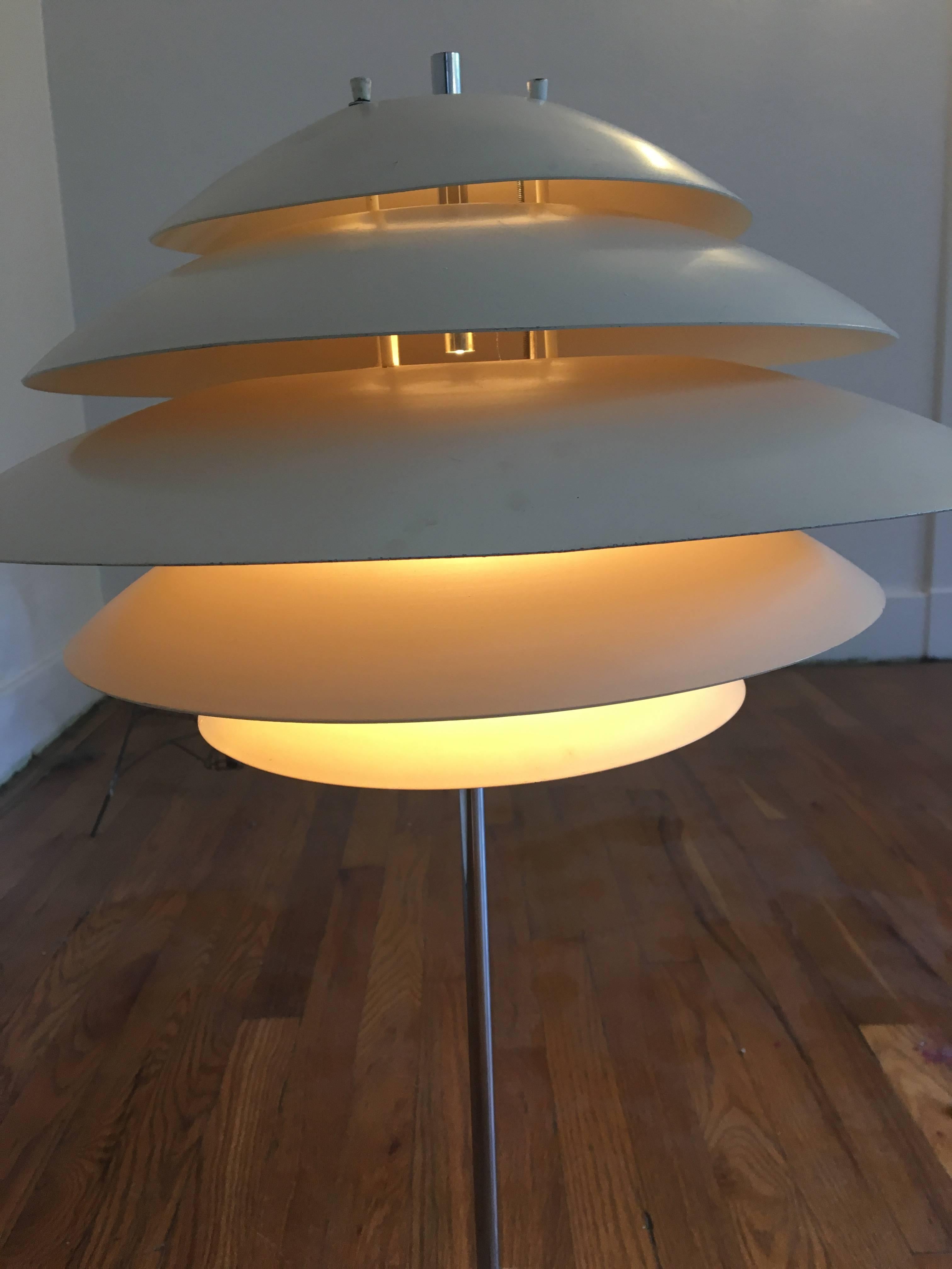 Poul Henningsen Style Table Lamp by Sonneman In Good Condition For Sale In Pittsburgh, PA