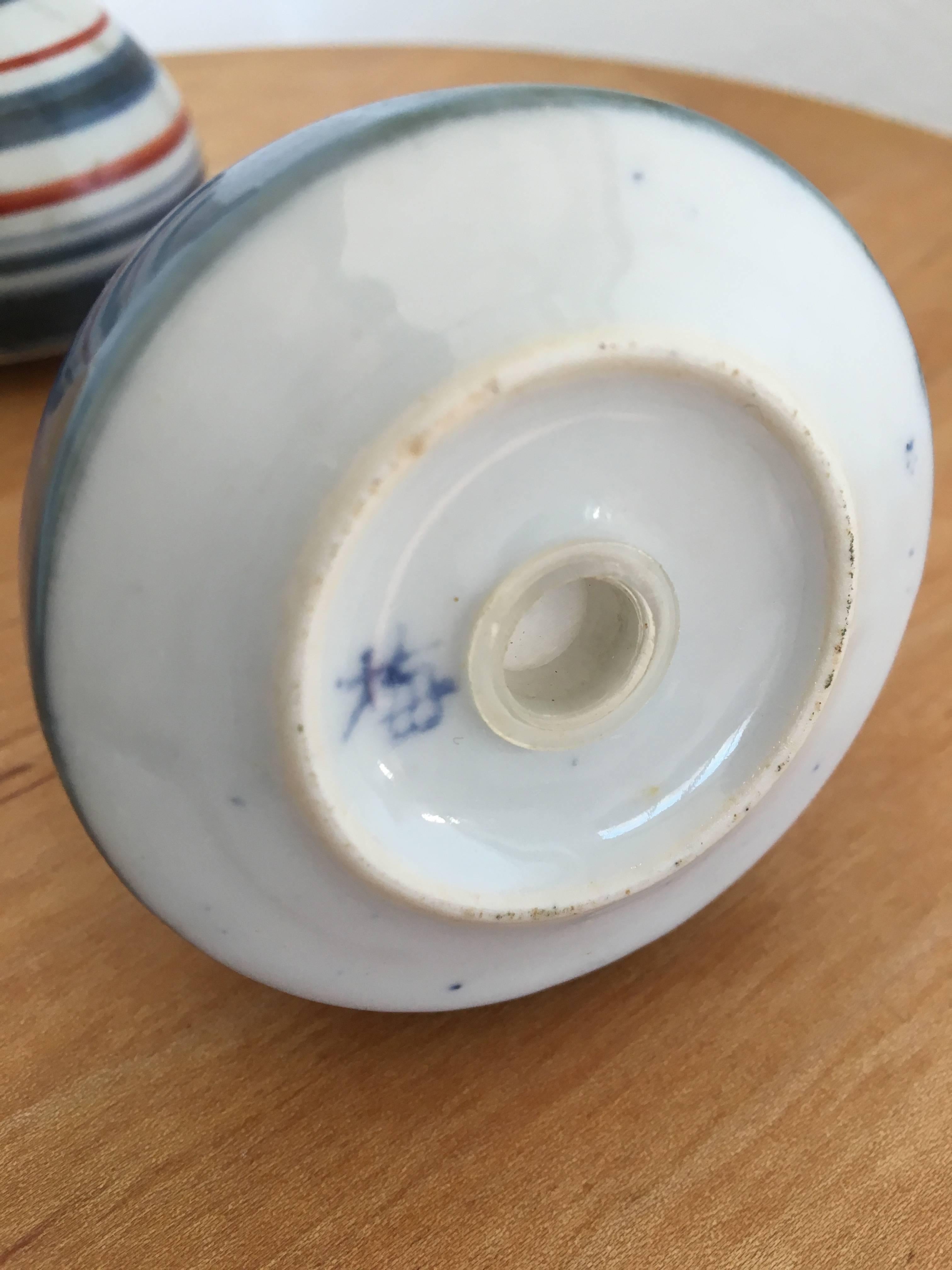 Mid-Century Japanese Porcelain Salt and Pepper Shakers In Good Condition In Pittsburgh, PA