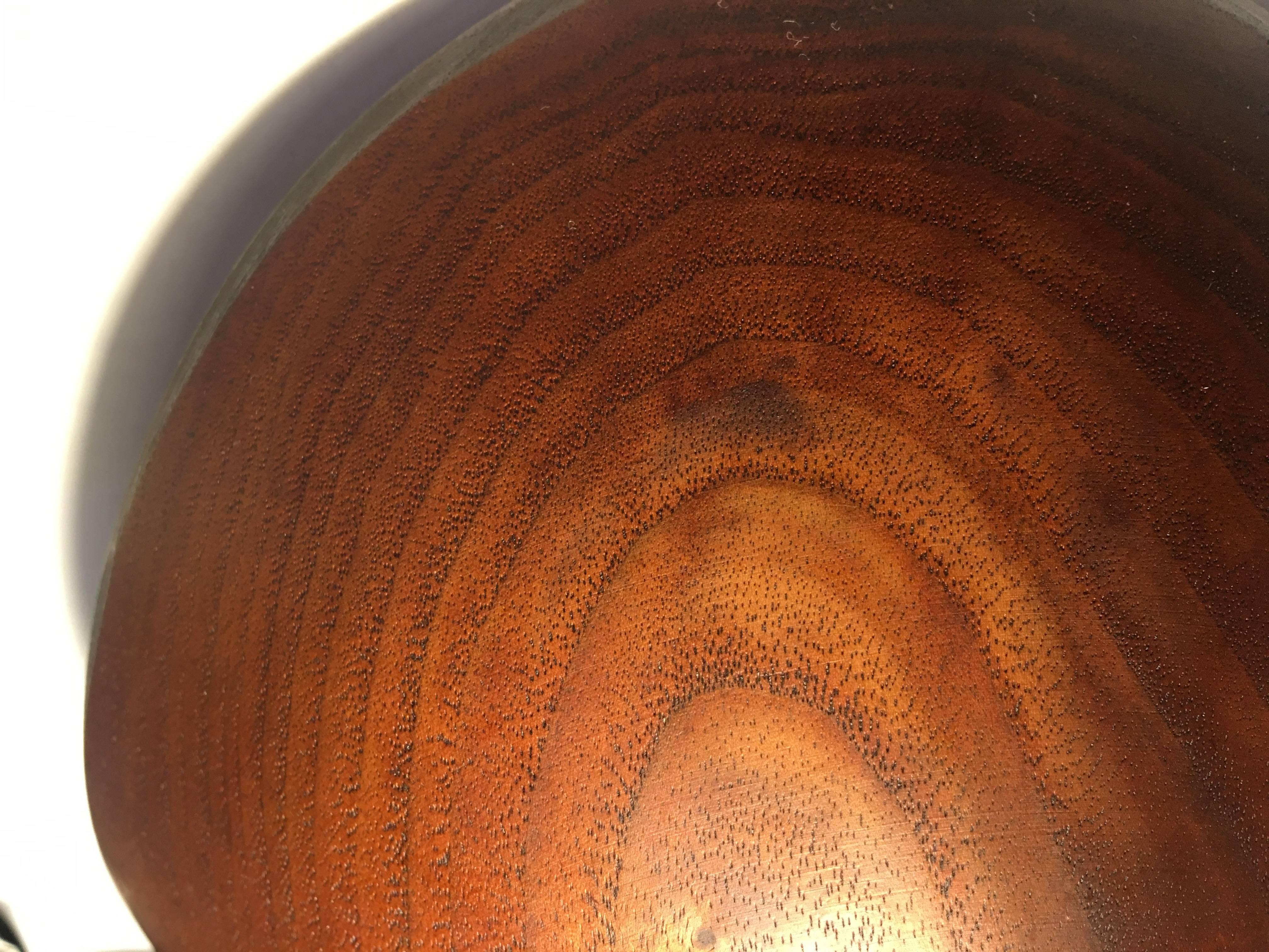 Beautiful Turned Walnut Bowl by Paul Eshelman For Sale 1