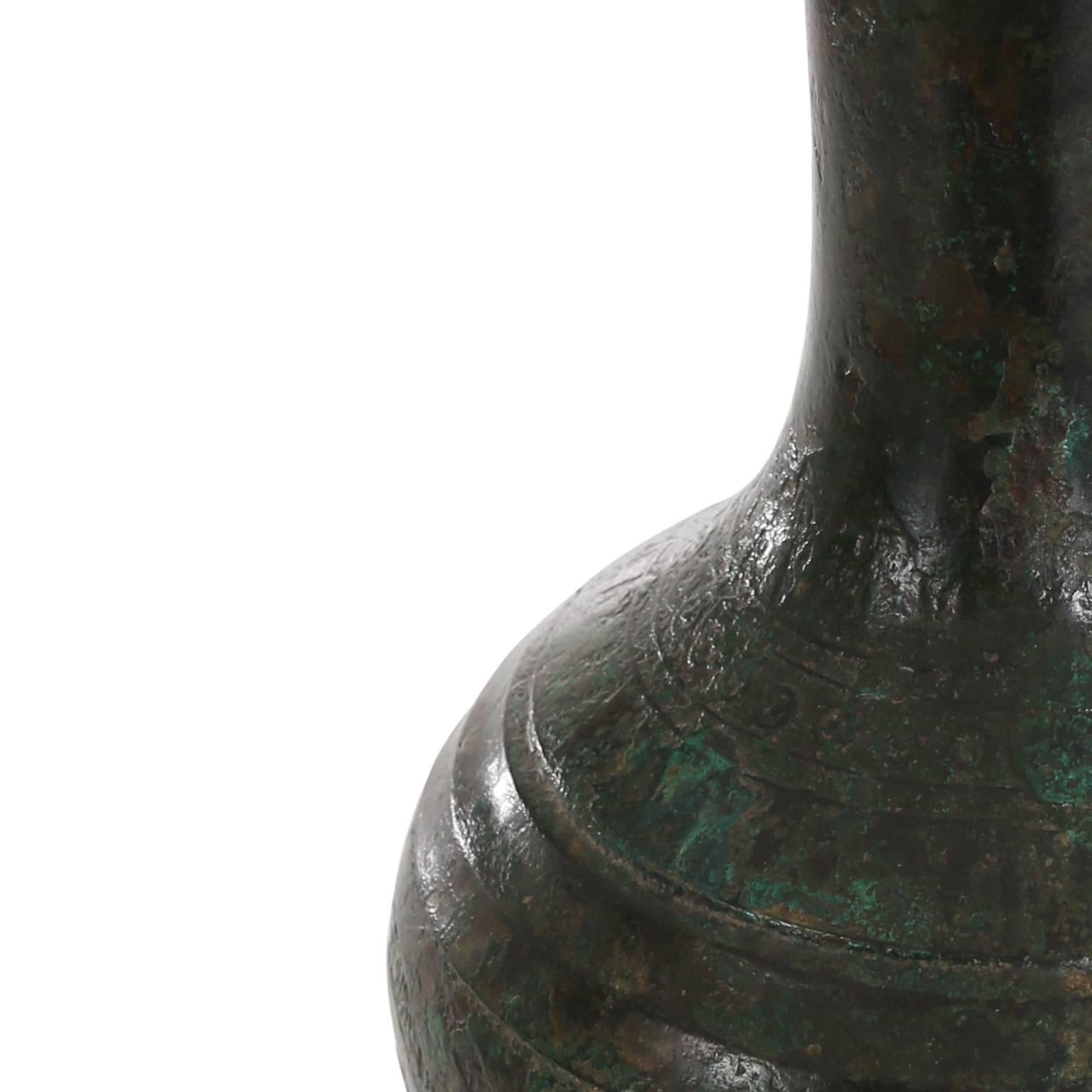 Chinese Bronze Bottle Vase In Good Condition In Vienna, AT