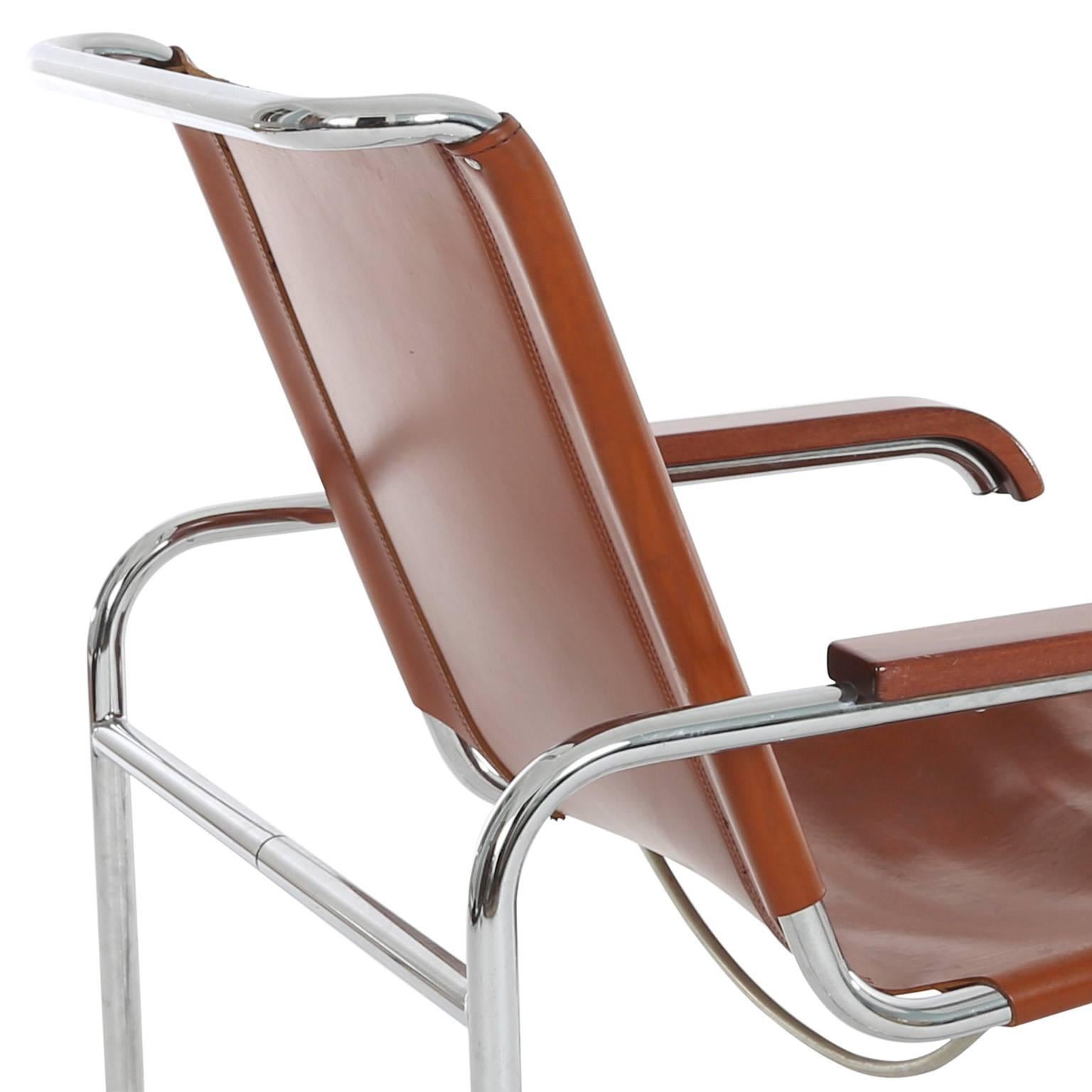 S35 lounge chair designed by Marcel Breuer in 1928 and manufactured in the 1980s by Thonet (marked). The starting point for the design was a chair with a “floating” seat, therefore the chair has a frame made out of one piece. This construction also