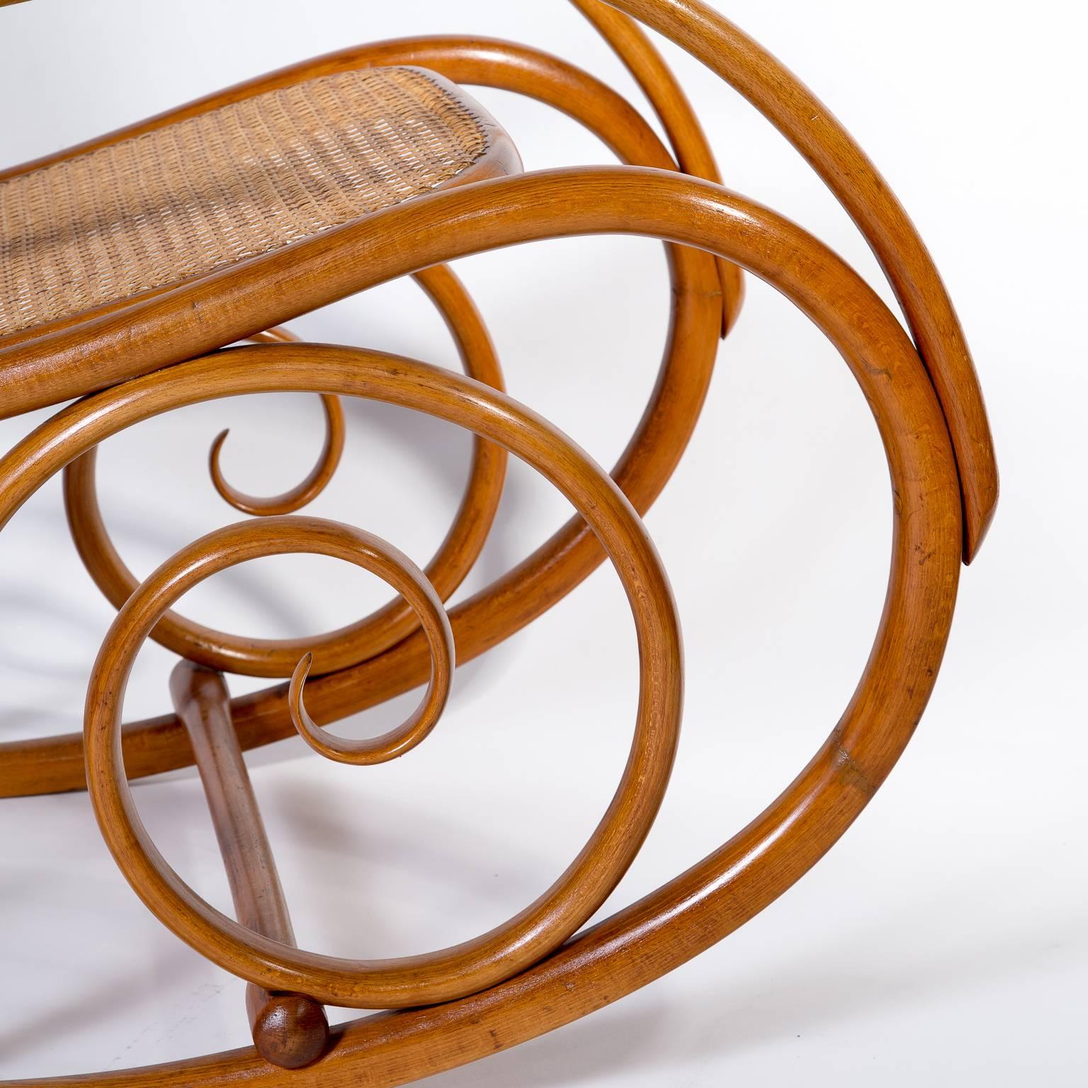 Beech Jugendstil Thonet No.10 Bentwood Rocking Chair, Austria 1895