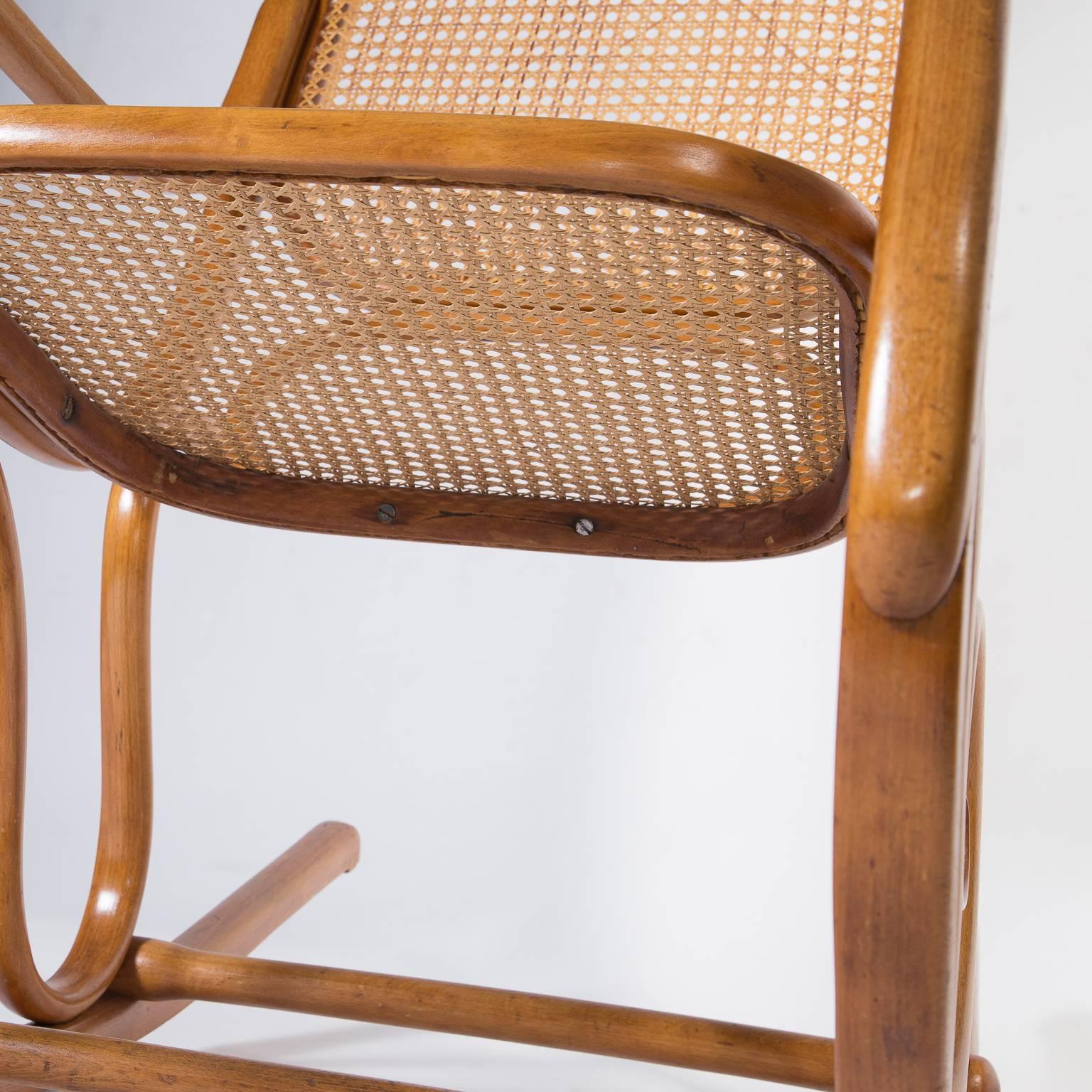 Jugendstil Thonet No.10 Bentwood Rocking Chair, Austria 1895 1