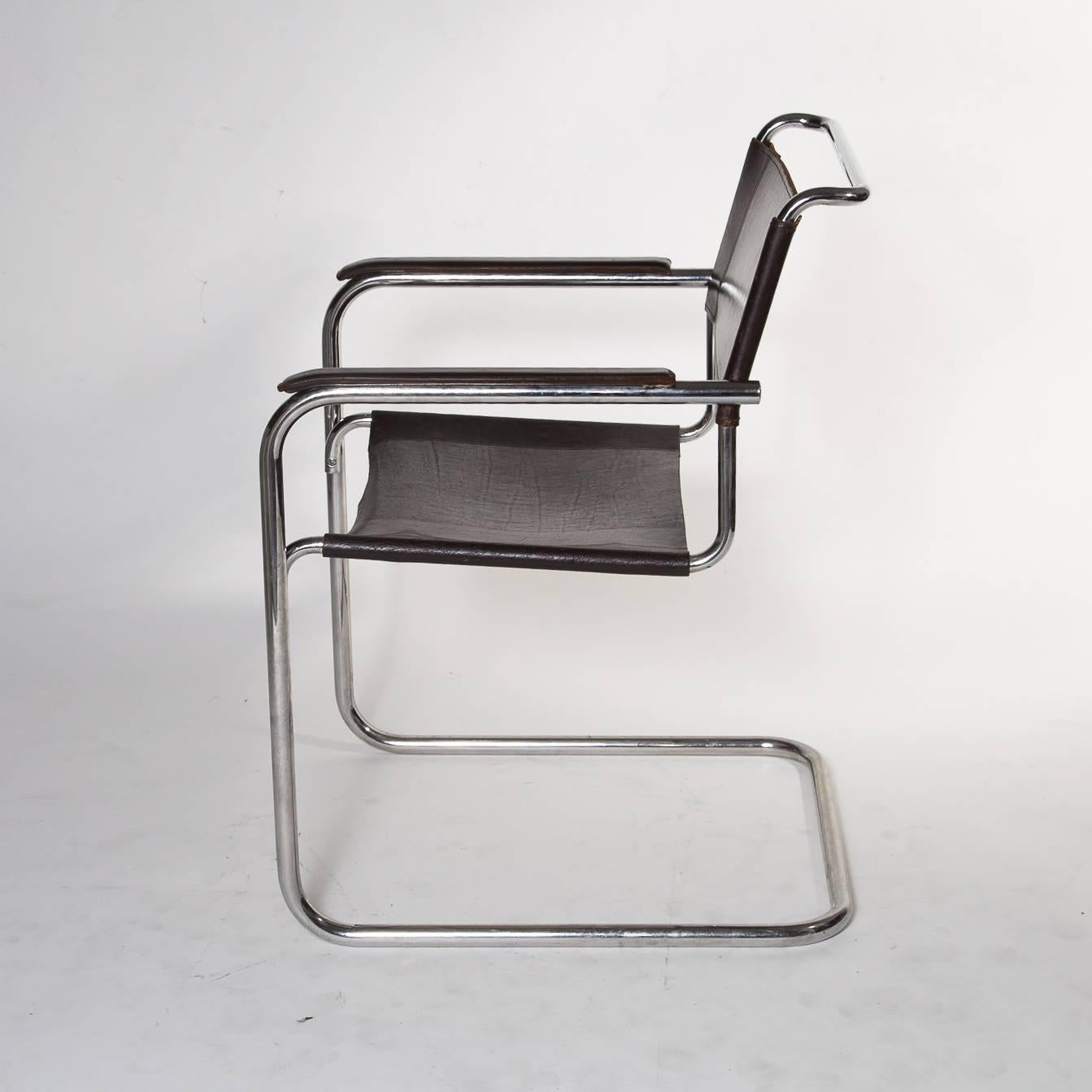 The Cantilever armchairs S34 designed by Mart Stam in 1927 and produced by Thonet in 1985 has a very nice and clean patina.

Blend leather with THONET Brandmark under the seating.
Chromed steel frame without any stains of scratches.
The chair is in