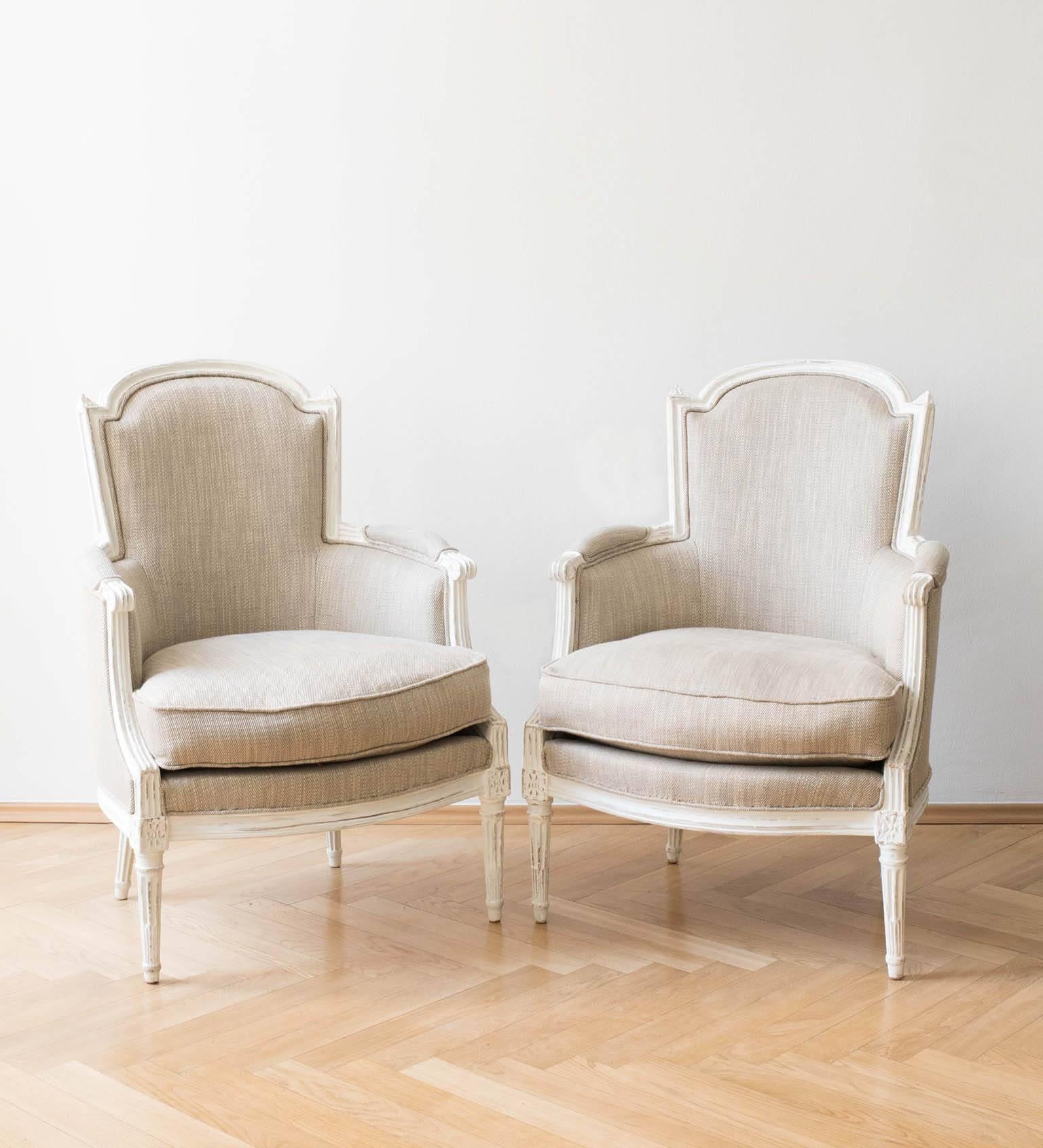 Pair of French Louis XVI Bergères Chairs 18th Century Gustavian/Shabby Chic Styl For Sale 1
