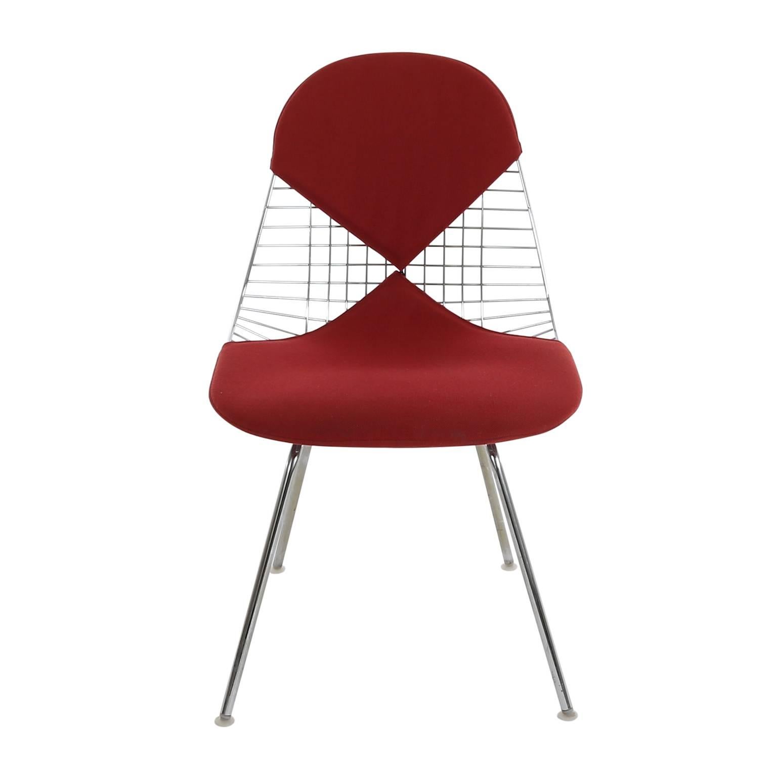 Three original wire chairs DKX 5 designed by Ray & Charles Eames in 1951 and produced by Vitra.
The three chairs have the original bikini cover in red. The chair legs have some rust, what shown age and originality. This could be also be