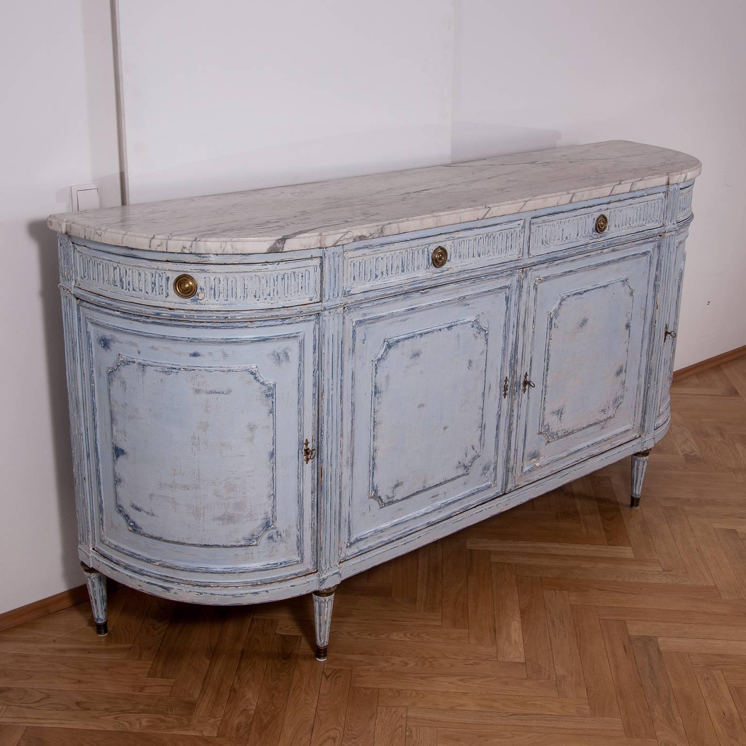 Fine French demilune Commode from the 19th century. The Buffet in typical Louis XVI ornaments, characterized by a pleasant geometric. Chest of drawers with two central drawers, two pull-out drawers and two side doors of excellent capacity and