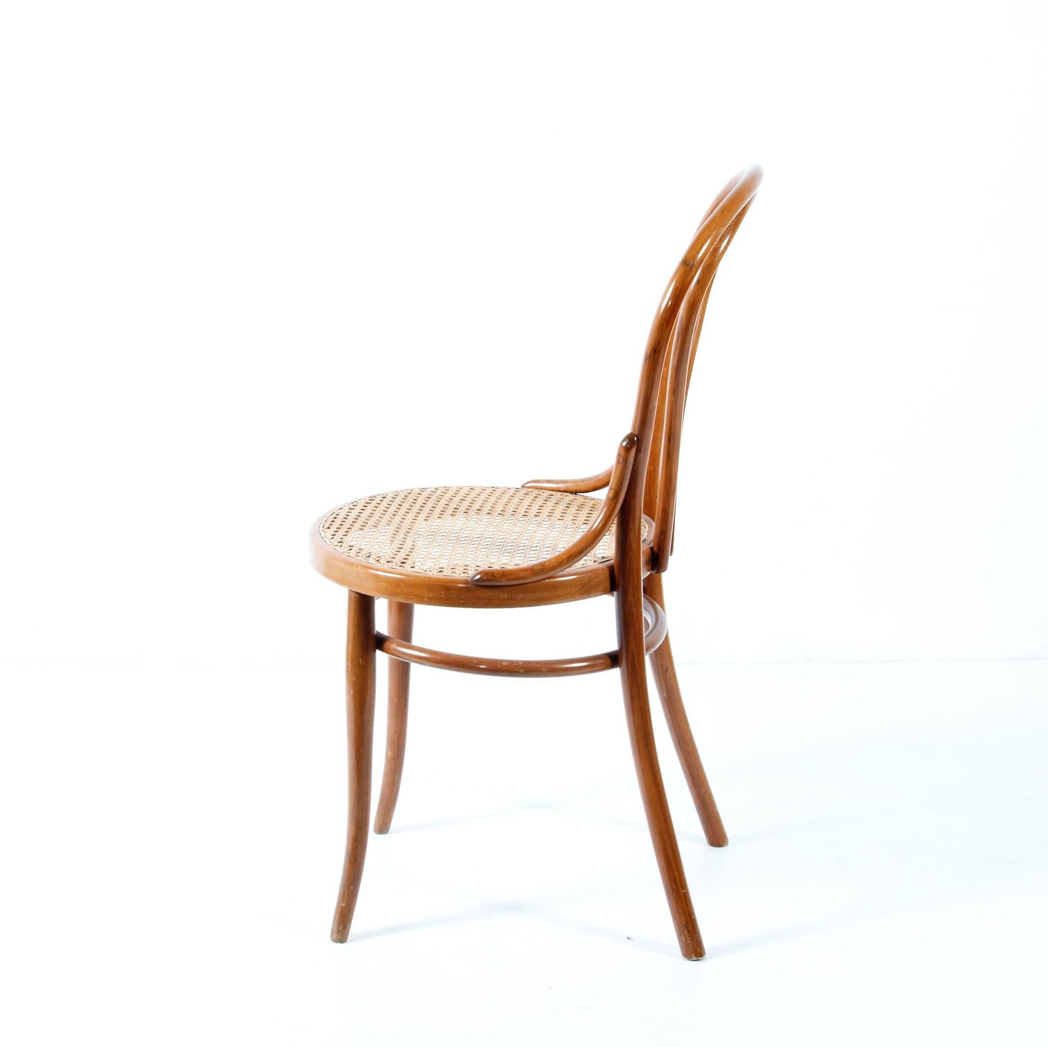 The model no. 18 is a version of the world's famous classic Thonet coffeehouse chairs.
Designed in 1859 by Michael Thonet!

This piece is in a very nice condition.
Newly professionally restored!
Varnished in natural beech color, hand polished and