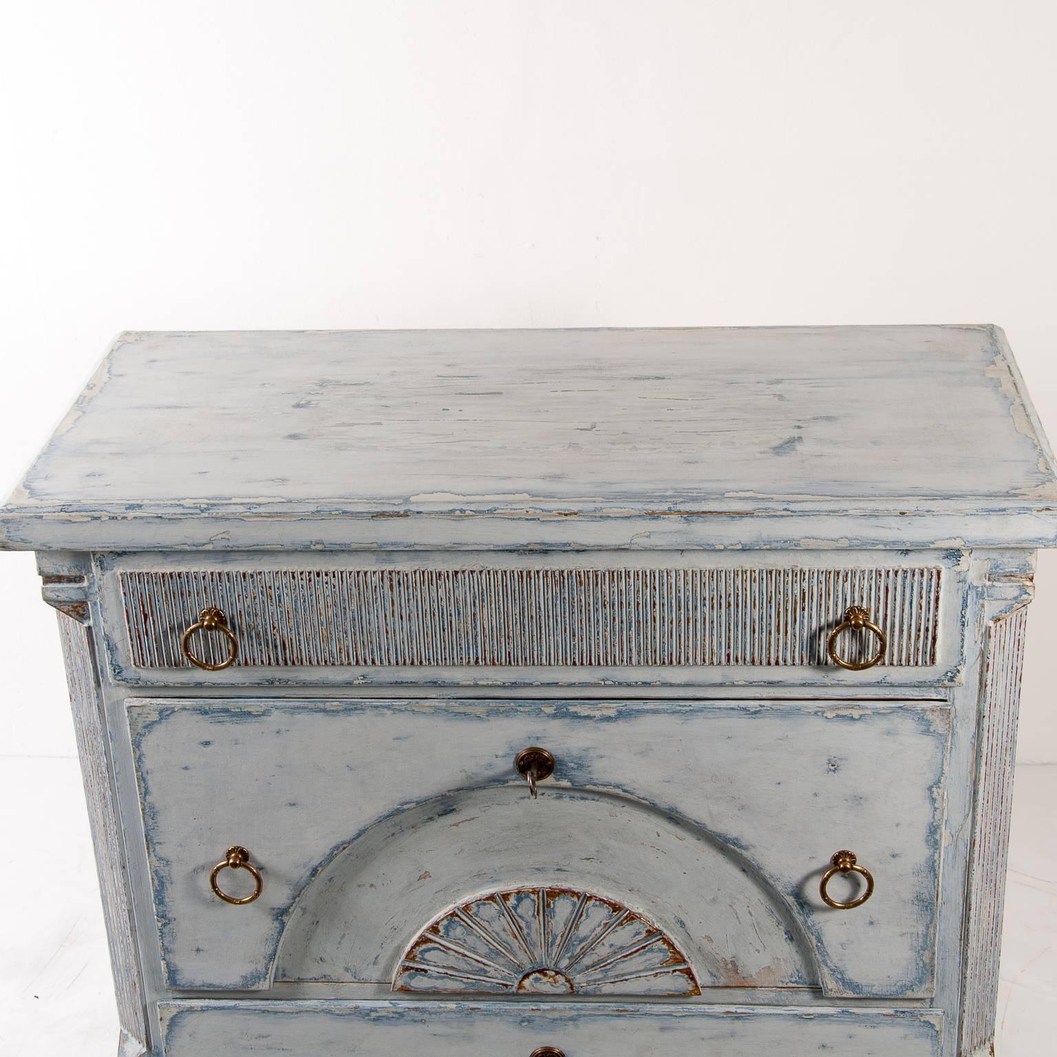 Pair of Louis XVI Style Chests 20th Century Gustavian Style Sweden For Sale 3
