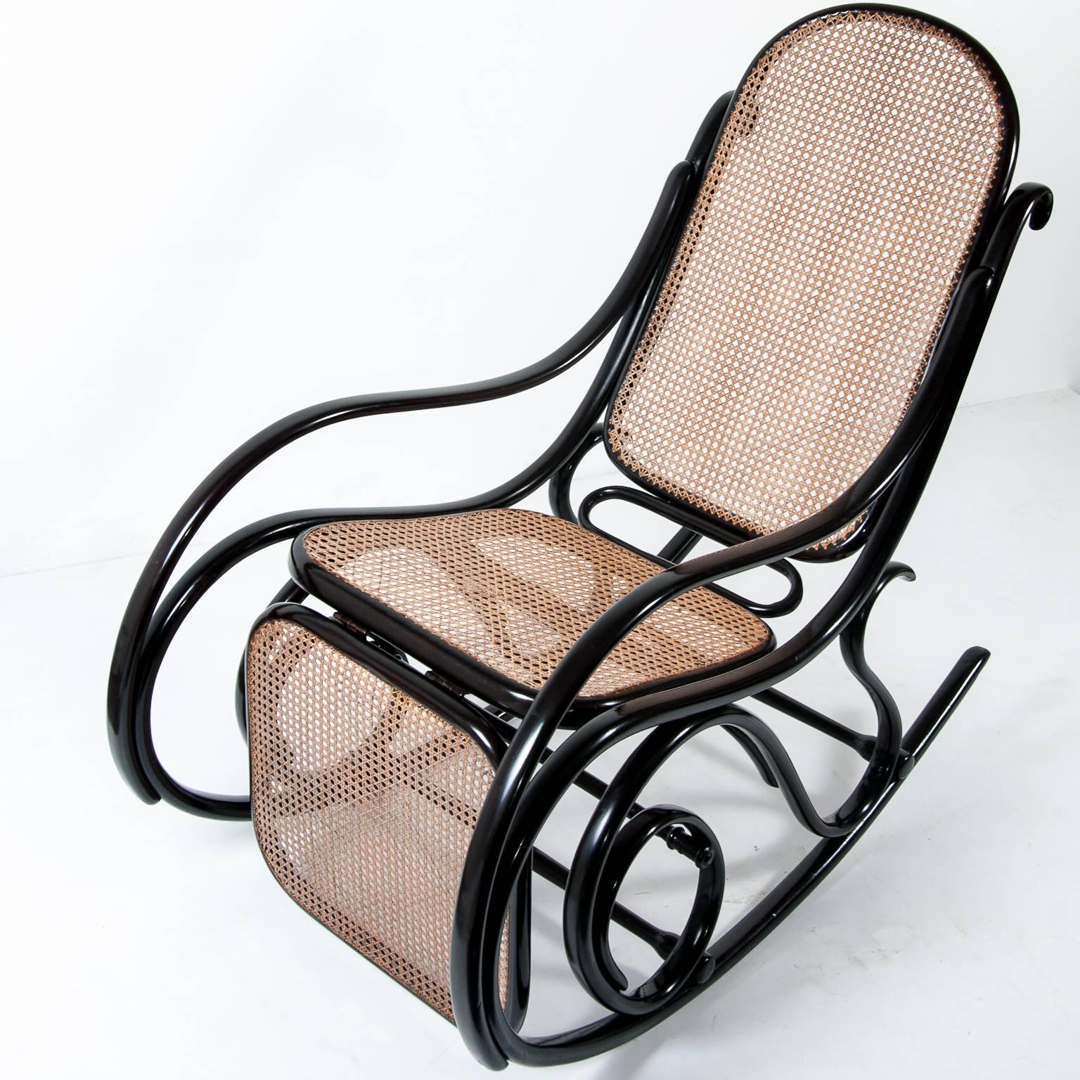 20th Century Thonet Rockingchair No. 10 with Footrest For Sale
