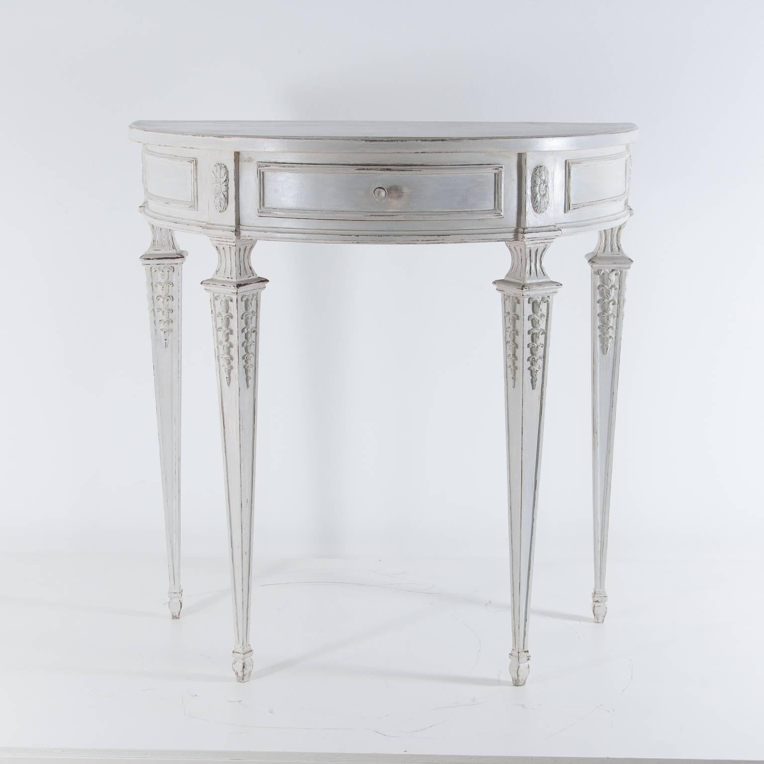 A Pair of very elegant Swedish Demi Lune consoles from the 20th century.

The consoles are painted lovely Swedish white and grey distressed finish. 