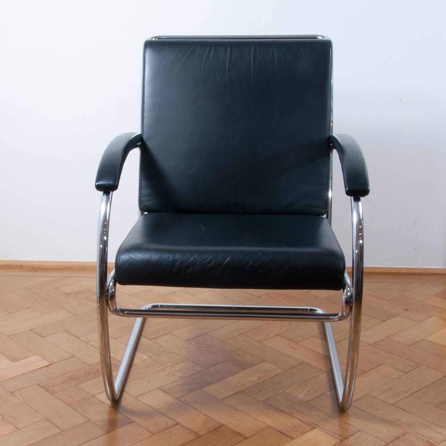 A wonderful example of an iconic Thonet K147 cantilever lounge chair originally designed in 1930 by Anton Lorenz. A Bauhaus classic!
Anton Lorenz is one of the founding fahters of the Bauhaus School in Dessau. 
His design combines functionality