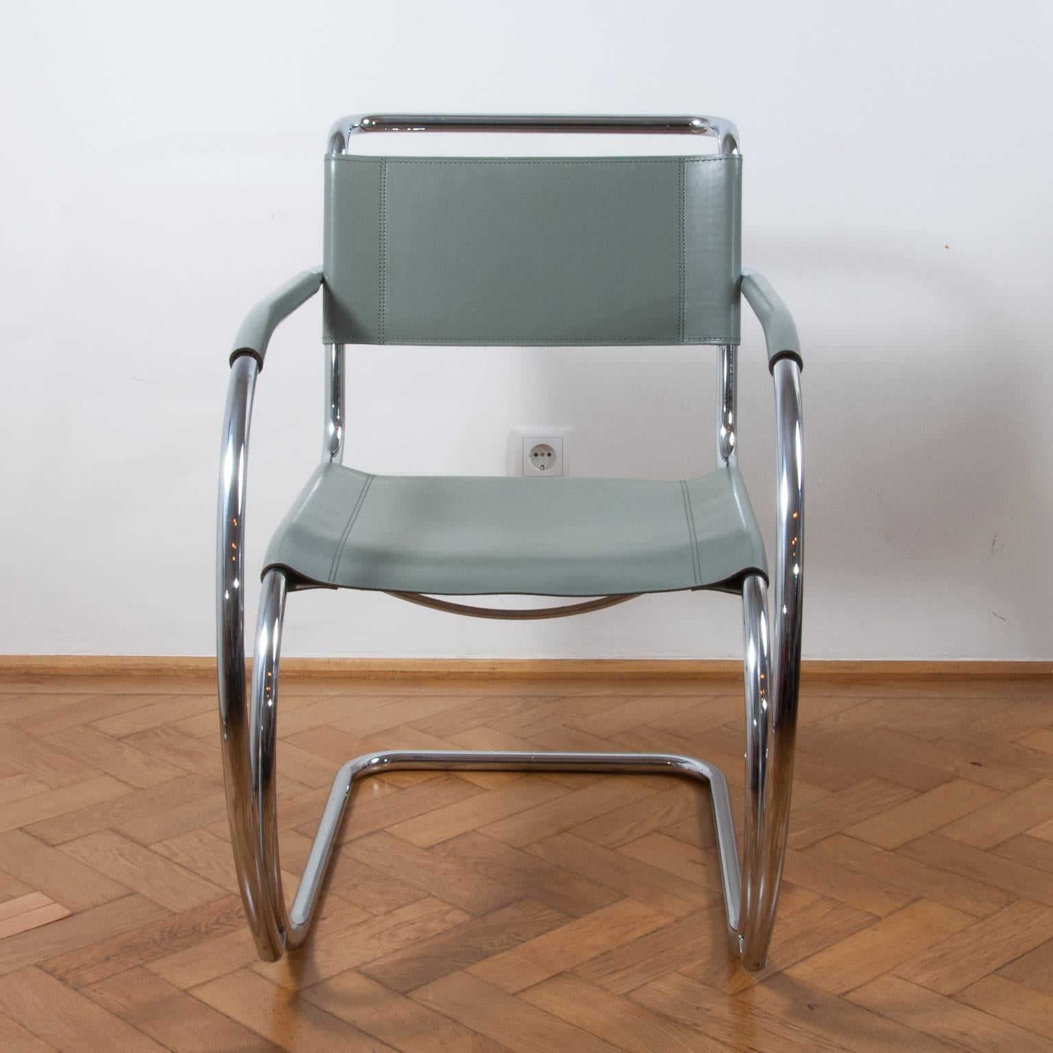 A wonderful example of an iconic S533 Cantilever chair originally designed in 1927 by Ludwig Mies van der Rohe for Thonet.
His design combines functionality and comfort with timeless aesthetics. The chair was first presented in the Weissenhof Estate