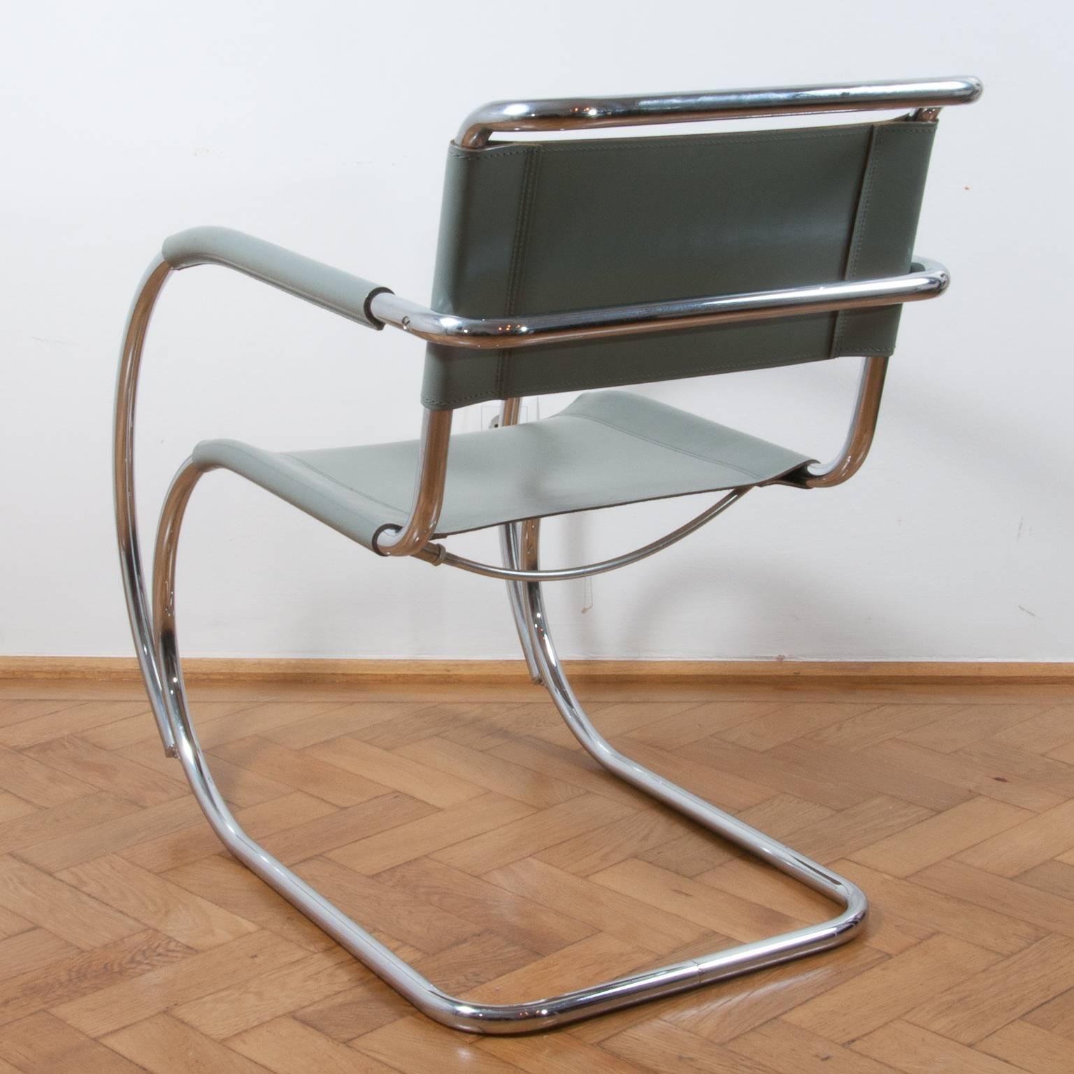 Thonet S533 Cantilever Chair, Armchair, Lounge Chair Designed by L. Mies vd Rohe In Good Condition For Sale In Vienna, AT