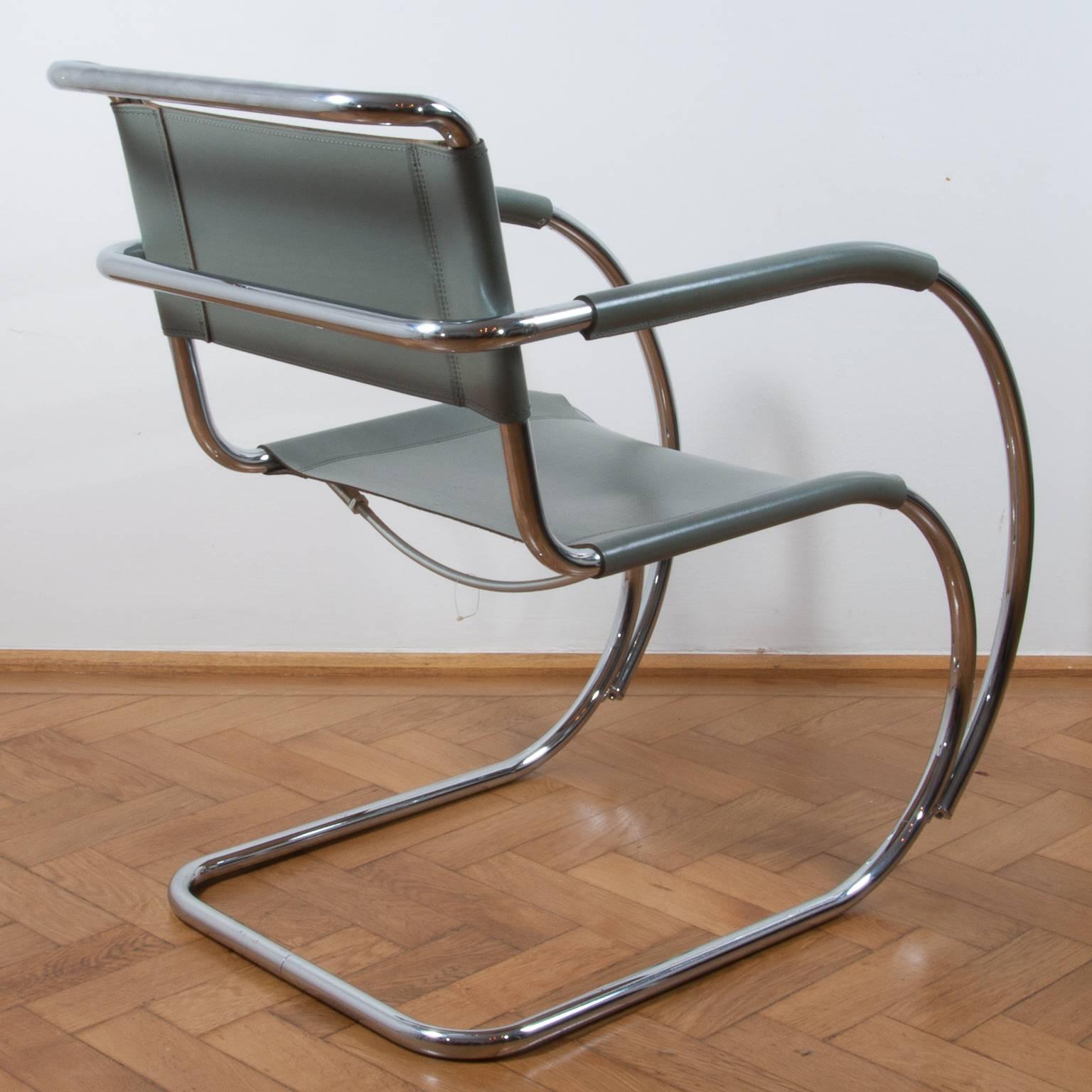 Bauhaus Thonet S533 Cantilever Chair, Armchair, Lounge Chair Designed by L. Mies vd Rohe For Sale