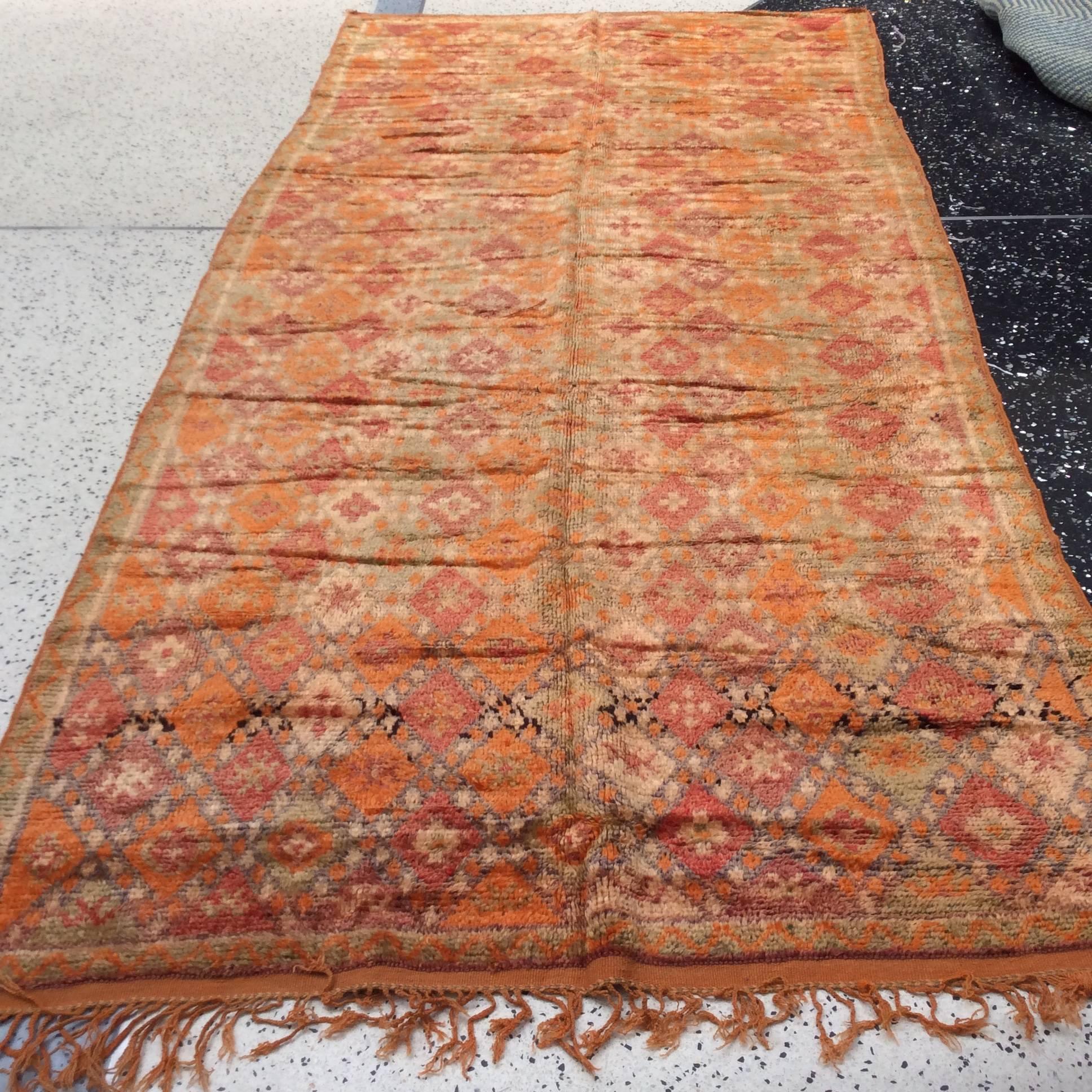 Moroccan runner in terracotta

A weaving technique that has been passed down from generations to generations makes Moroccan Berber rug such a fine addition to your collection. It is made of luxurious hand-spun wool by the high atlas tribe, no two