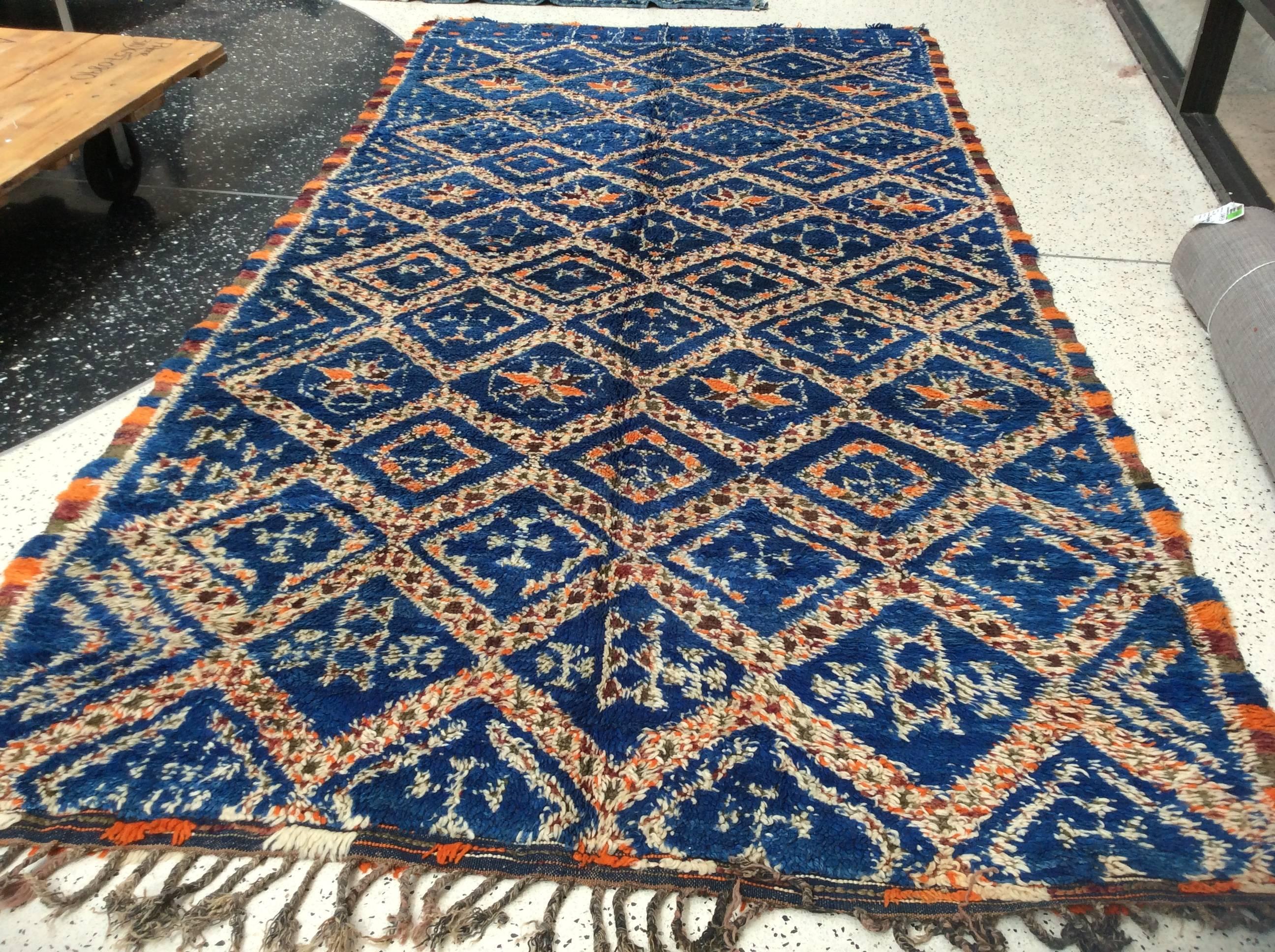 Tribal Blue Moroccan Berber rug

A weaving technique that has been passed down from generations to generations makes Moroccan Berber rug such a fine addition to your collection. It is made of luxurious hand-spun wool by the high atlas tribe, no