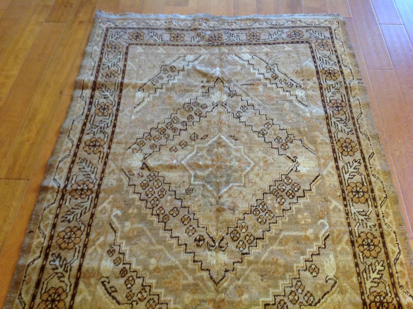 Vintage Samarkand Rug In Good Condition For Sale In Los Angeles, CA