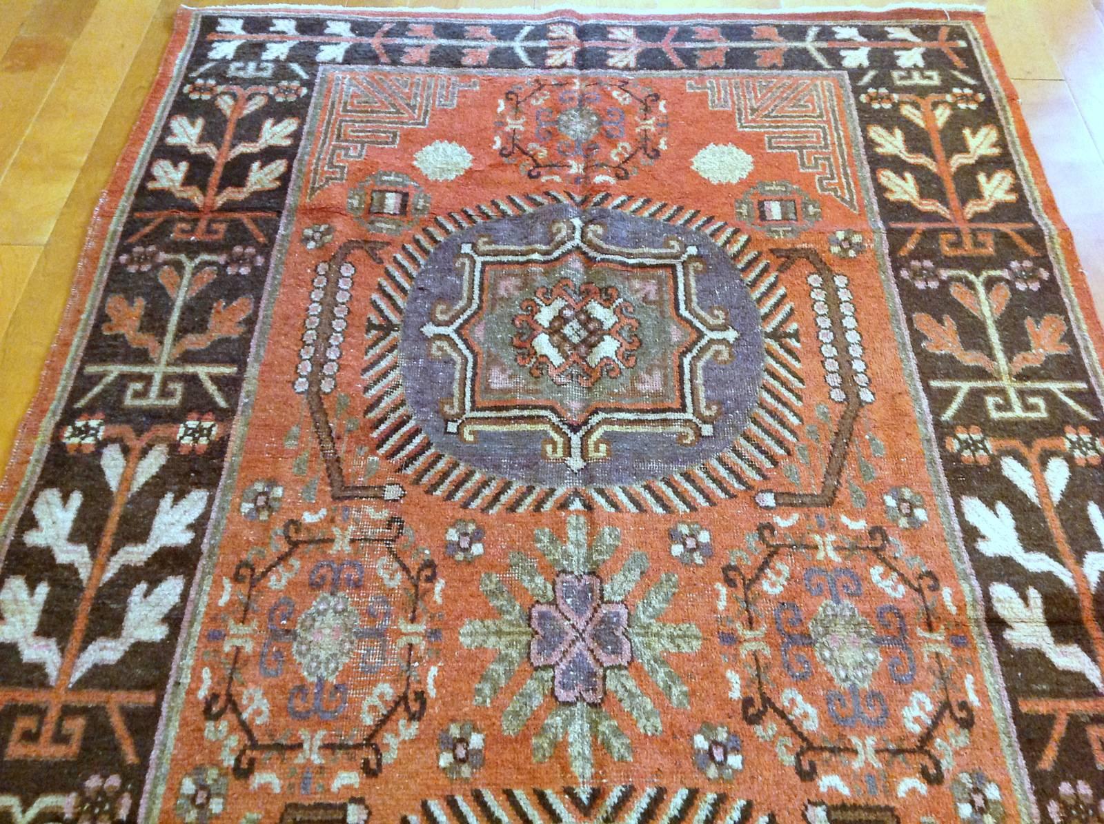 Alter Khotan-Teppich (20. Jahrhundert) im Angebot