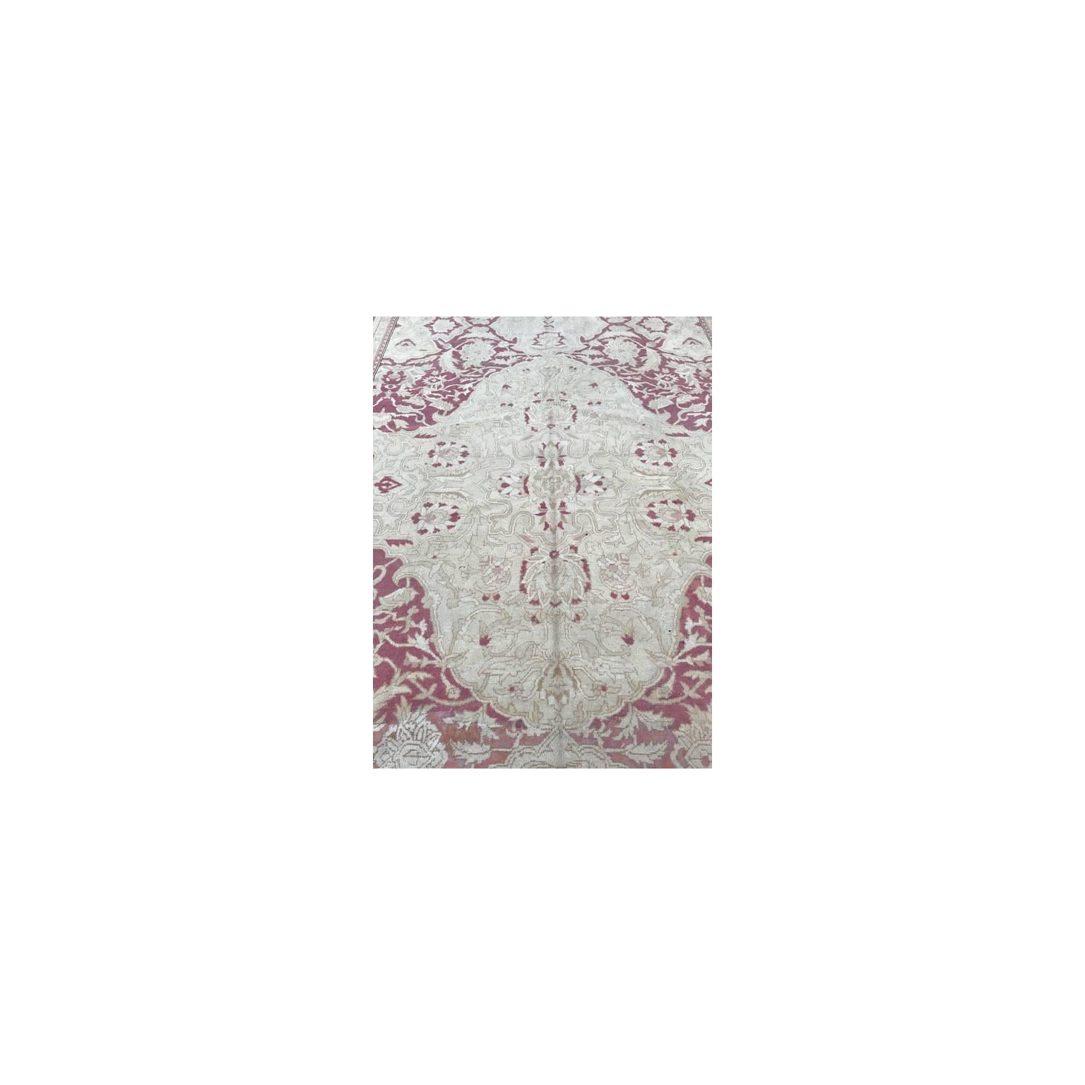 Antique Indo Agra rug

Measurement: 10' x 13'7