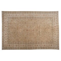 Tapis de style traditionnel dans les tons beige et crème