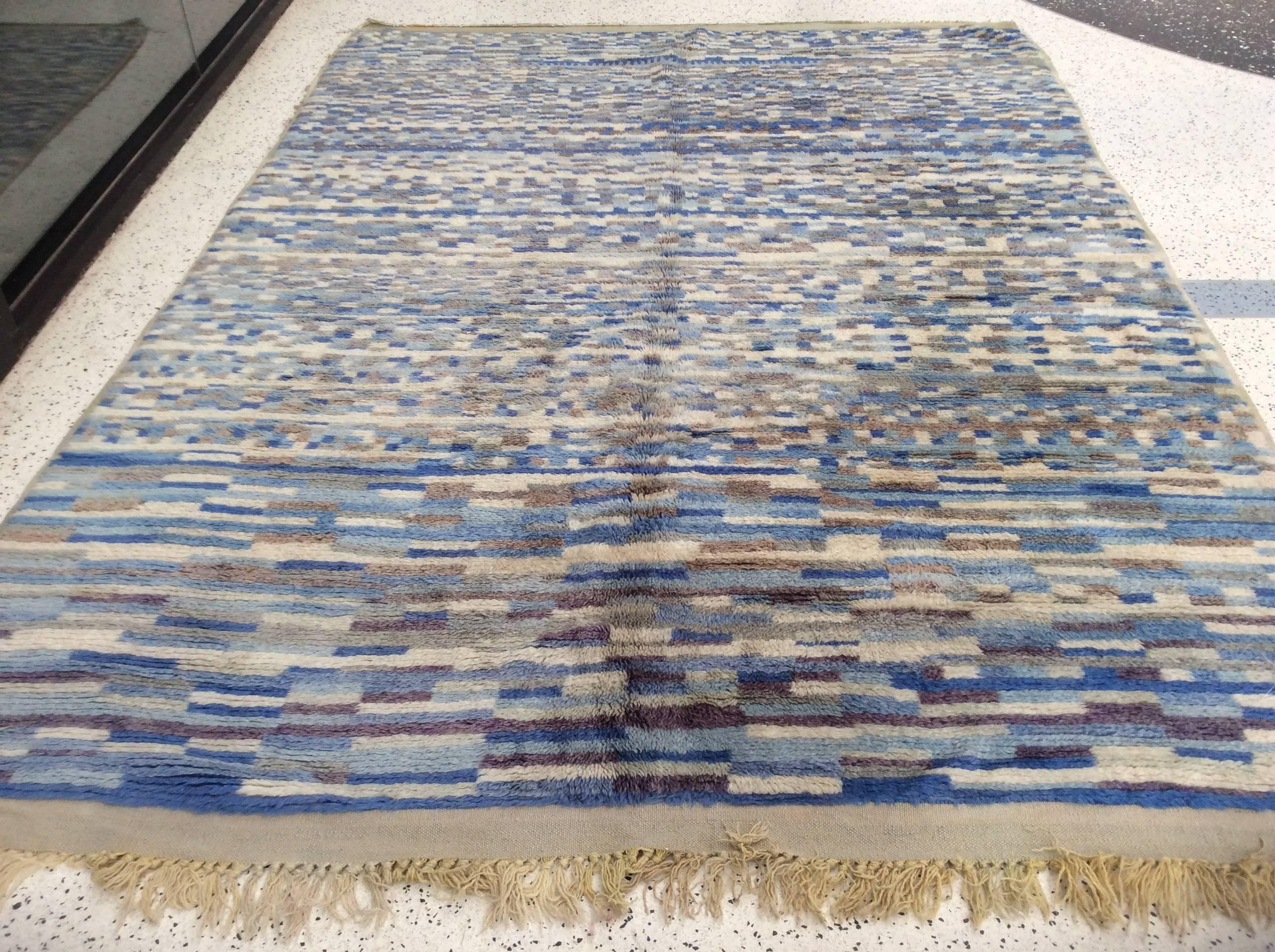 Moroccan Berber rug in shades of blue

A weaving technique that has been passed down from generations to generations makes Moroccan Berber rug such a fine addition to your collection. It is made of luxurious hand-spun wool by the high atlas tribe,