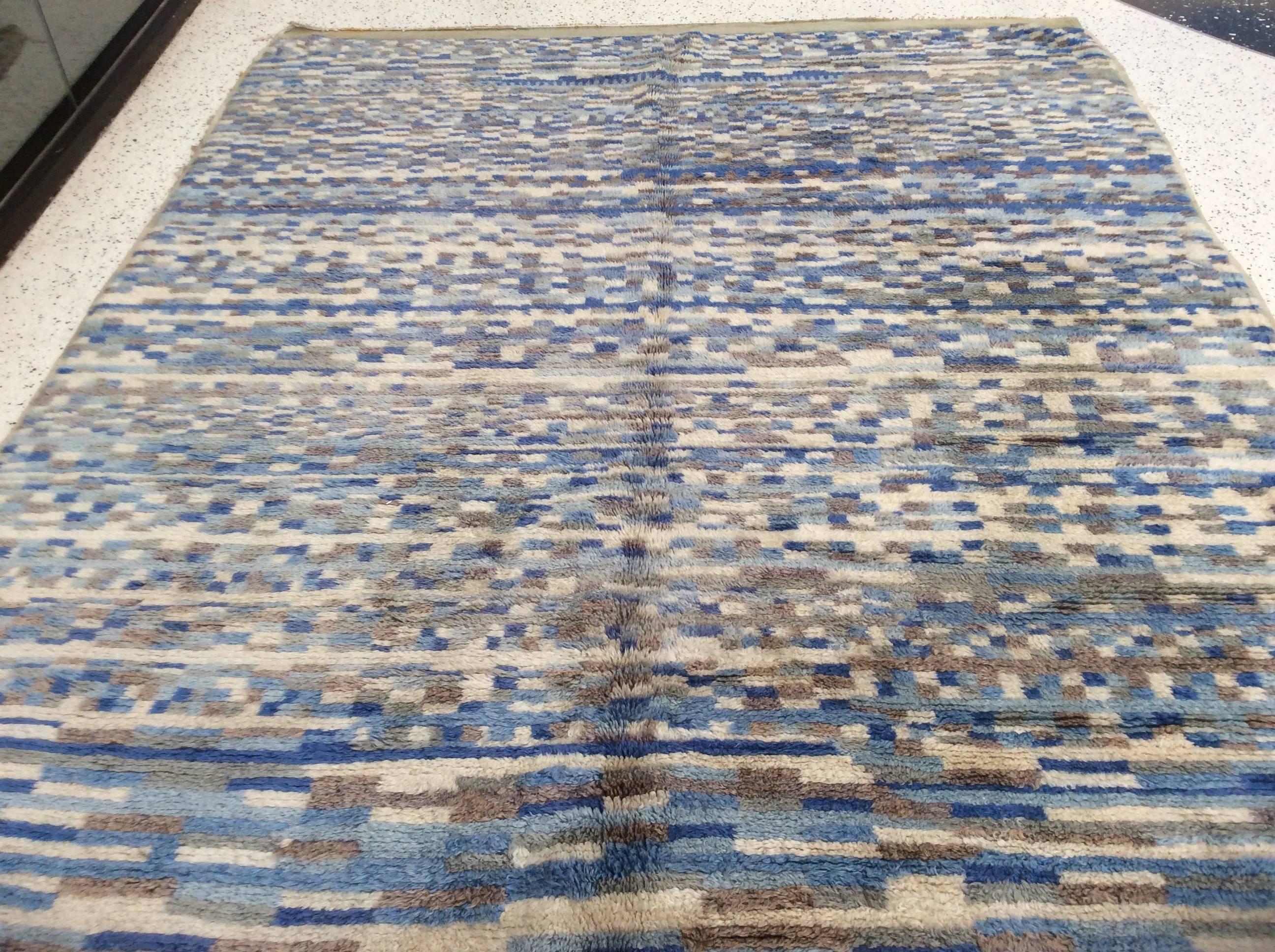 Moroccan Berber Rug in Shades of Blue In Excellent Condition For Sale In Los Angeles, CA
