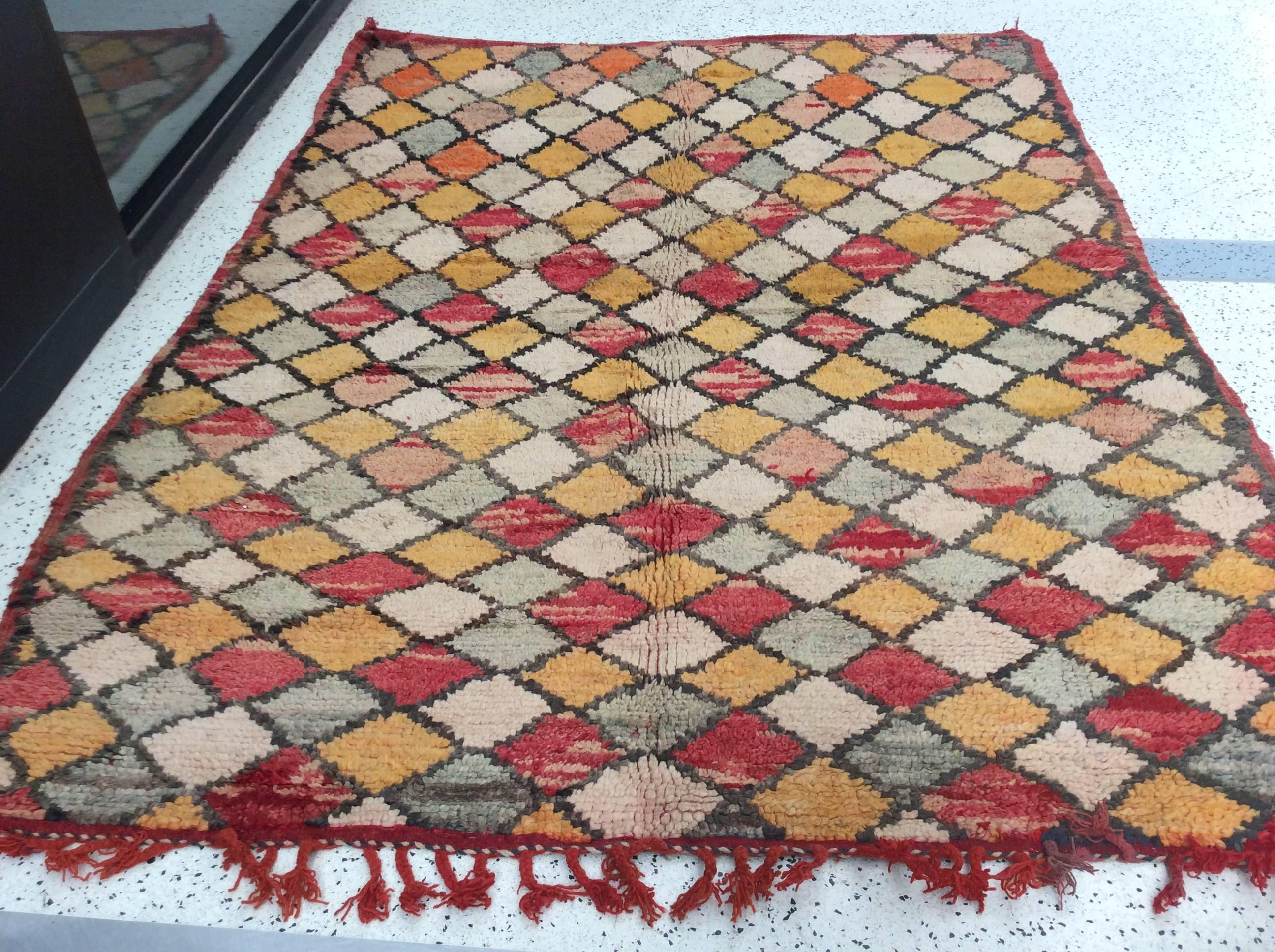 Marocchino Tappeto marocchino unico nel suo genere, con colori pastello in vendita