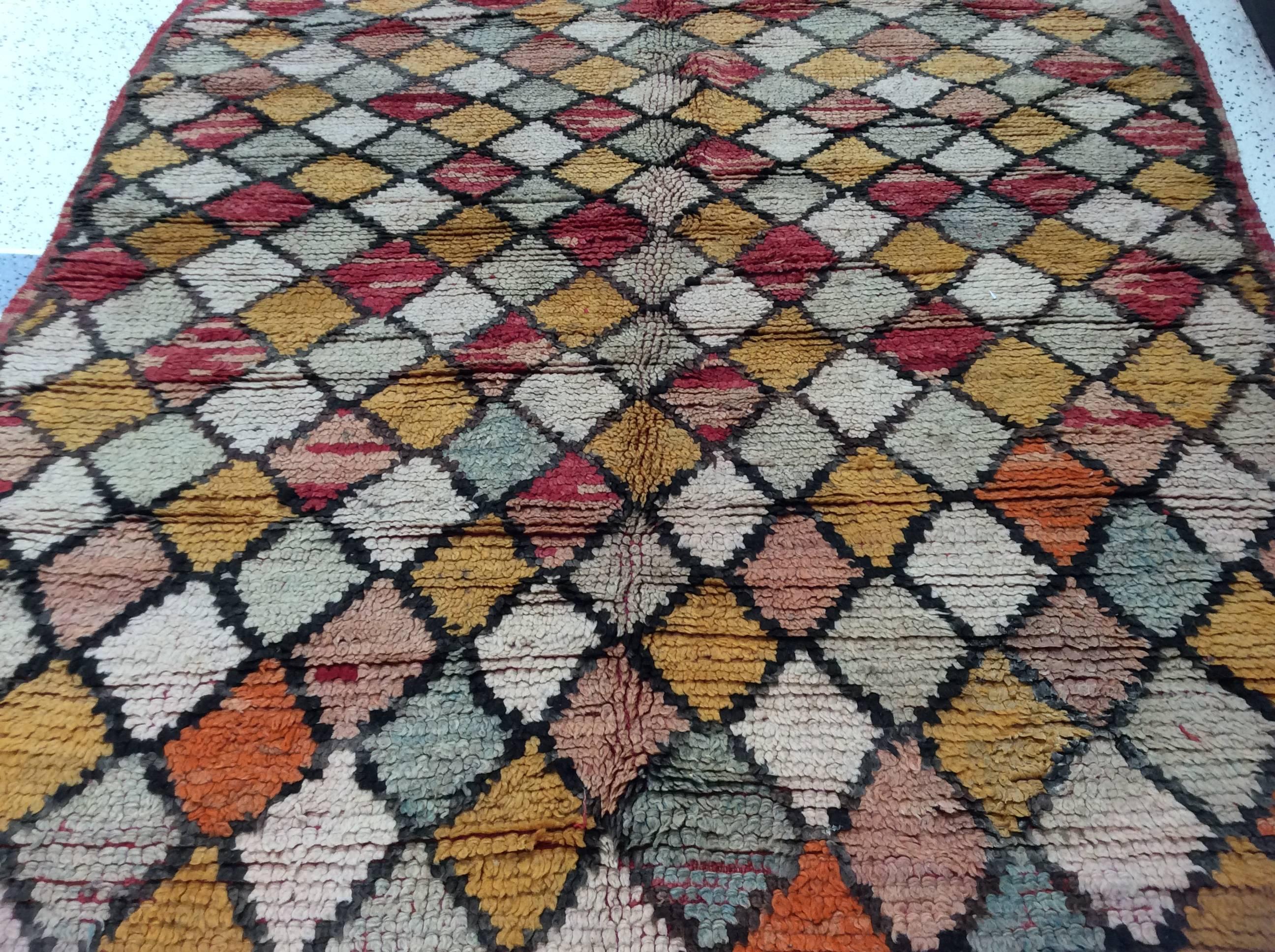 Lana Tappeto marocchino unico nel suo genere, con colori pastello in vendita