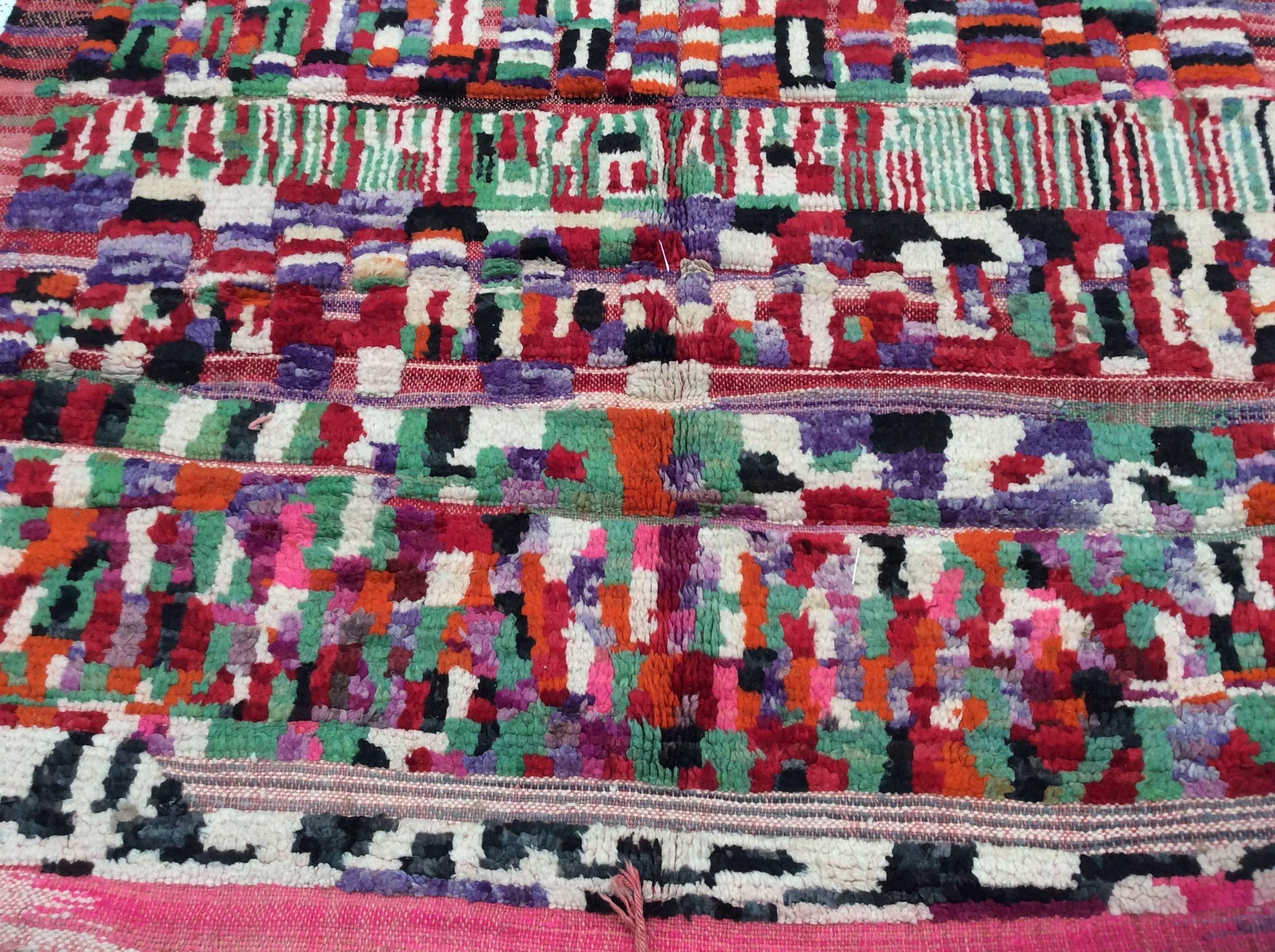 Rosa marokkanischer Teppich (Handgeknüpft) im Angebot