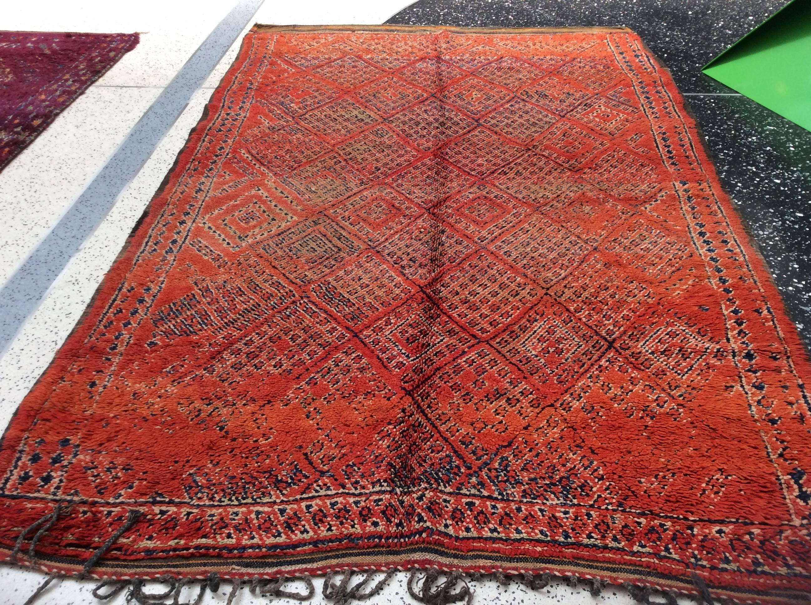 Tribal Moroccan Berber rug

A weaving technique that has been passed down from generations to generations makes Moroccan Berber rug such a Fine addition to your collection. It is made of luxurious hand-spun wool by the high atlas tribe, no 2