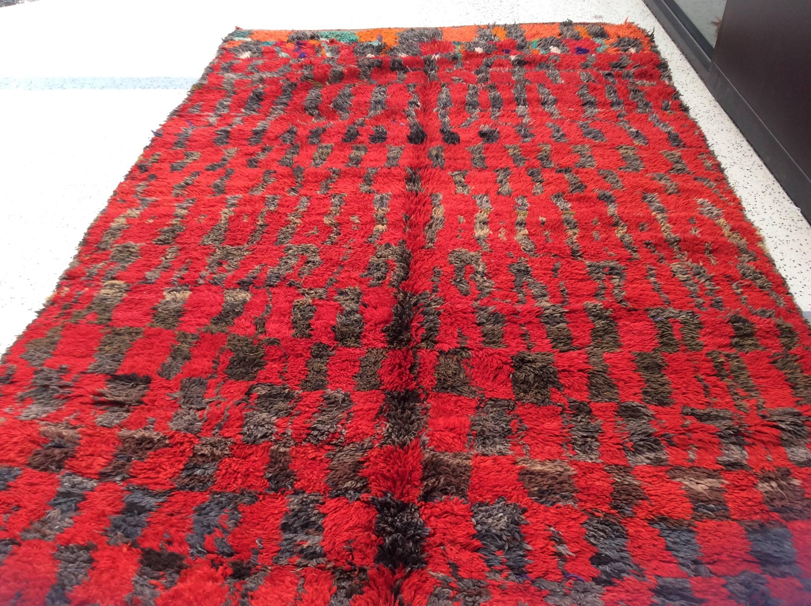 Cool Red Moroccan Rug In Excellent Condition For Sale In Los Angeles, CA