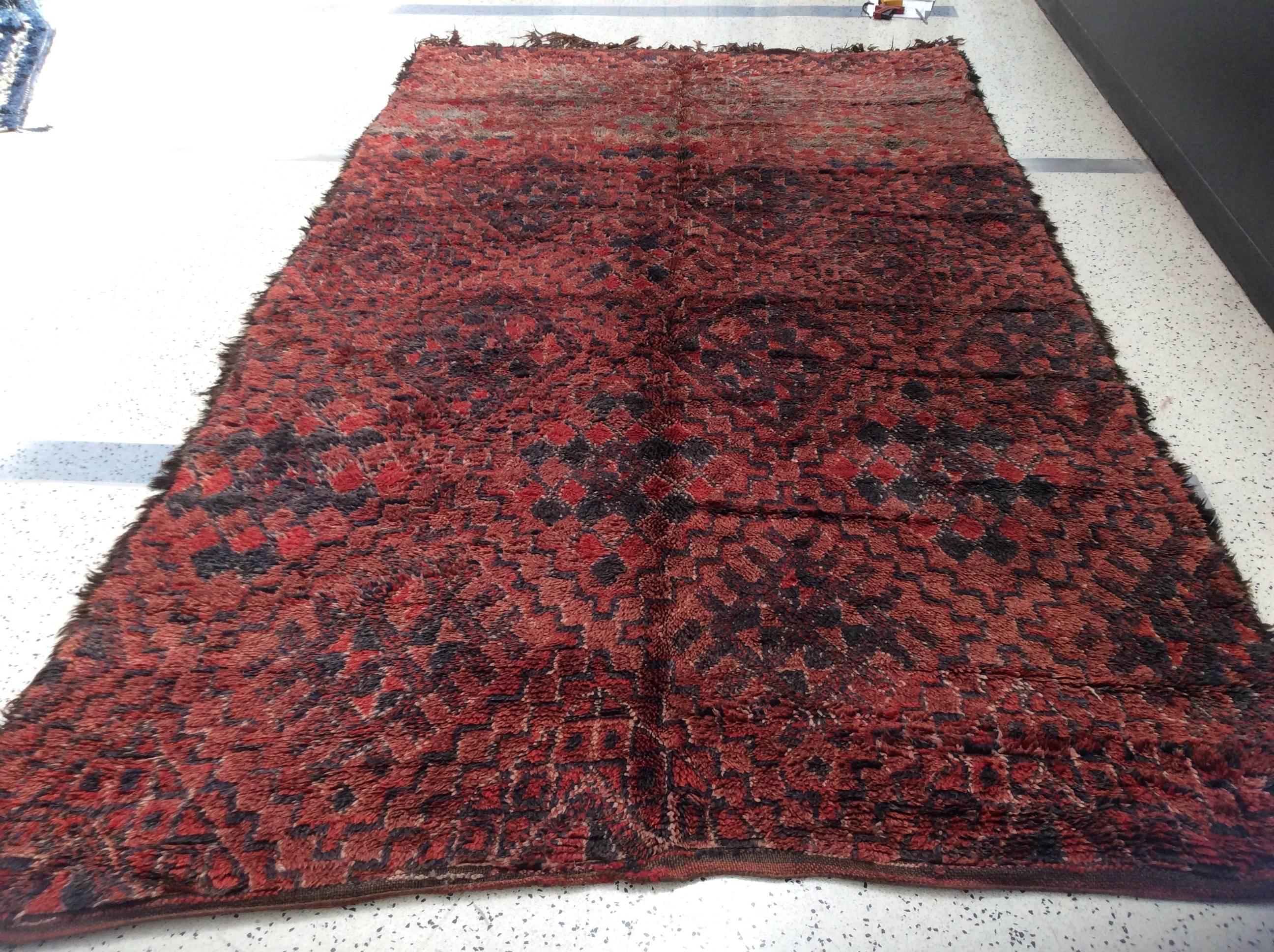 Tribal Moroccan Rug In Excellent Condition For Sale In Los Angeles, CA