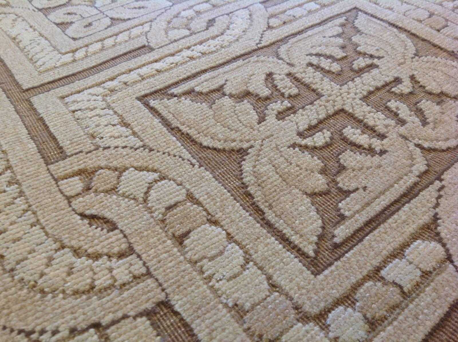 Geometric floral European rug
Colors: tan, cream and brown.