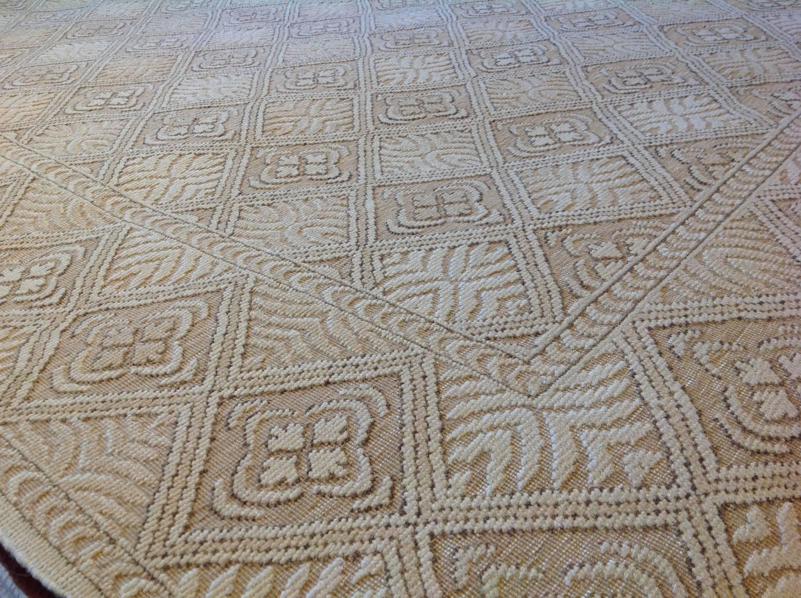 Tone on tone geometric floral rug
colors: tan, cream, brown.