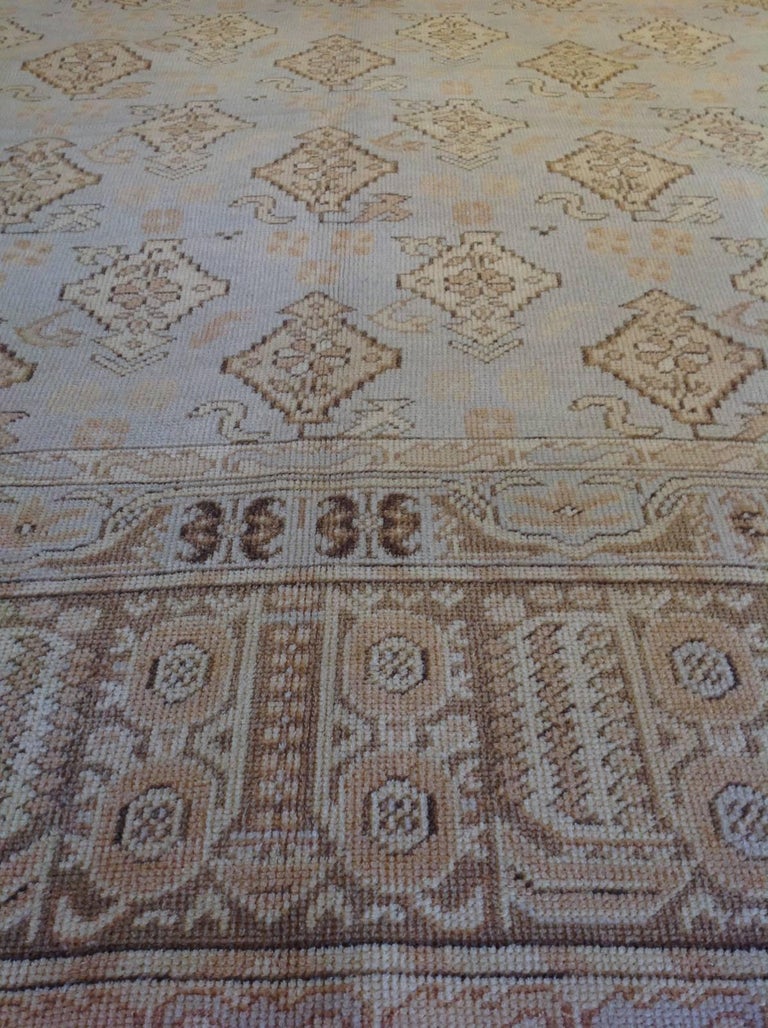 Transitional Euro Design Rug For Sale at 1stDibs