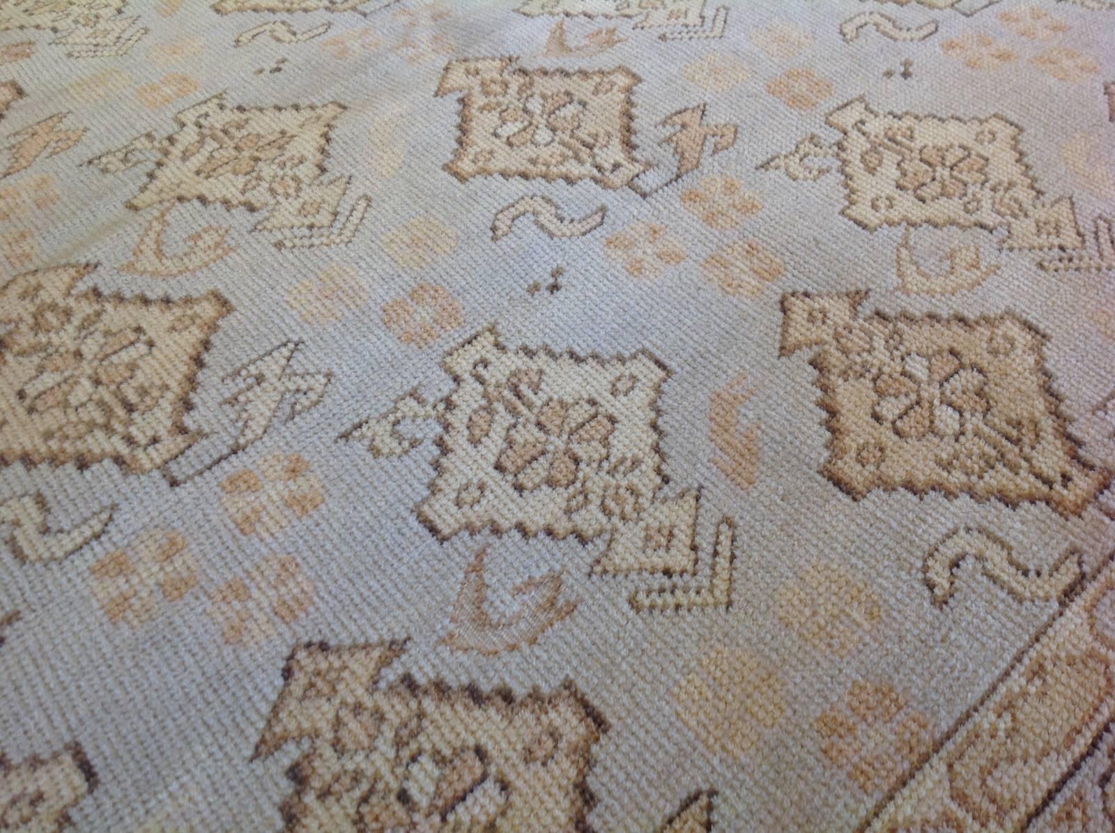 Transitional Euro Design-Teppich im Zustand „Hervorragend“ im Angebot in West Hollywood, CA