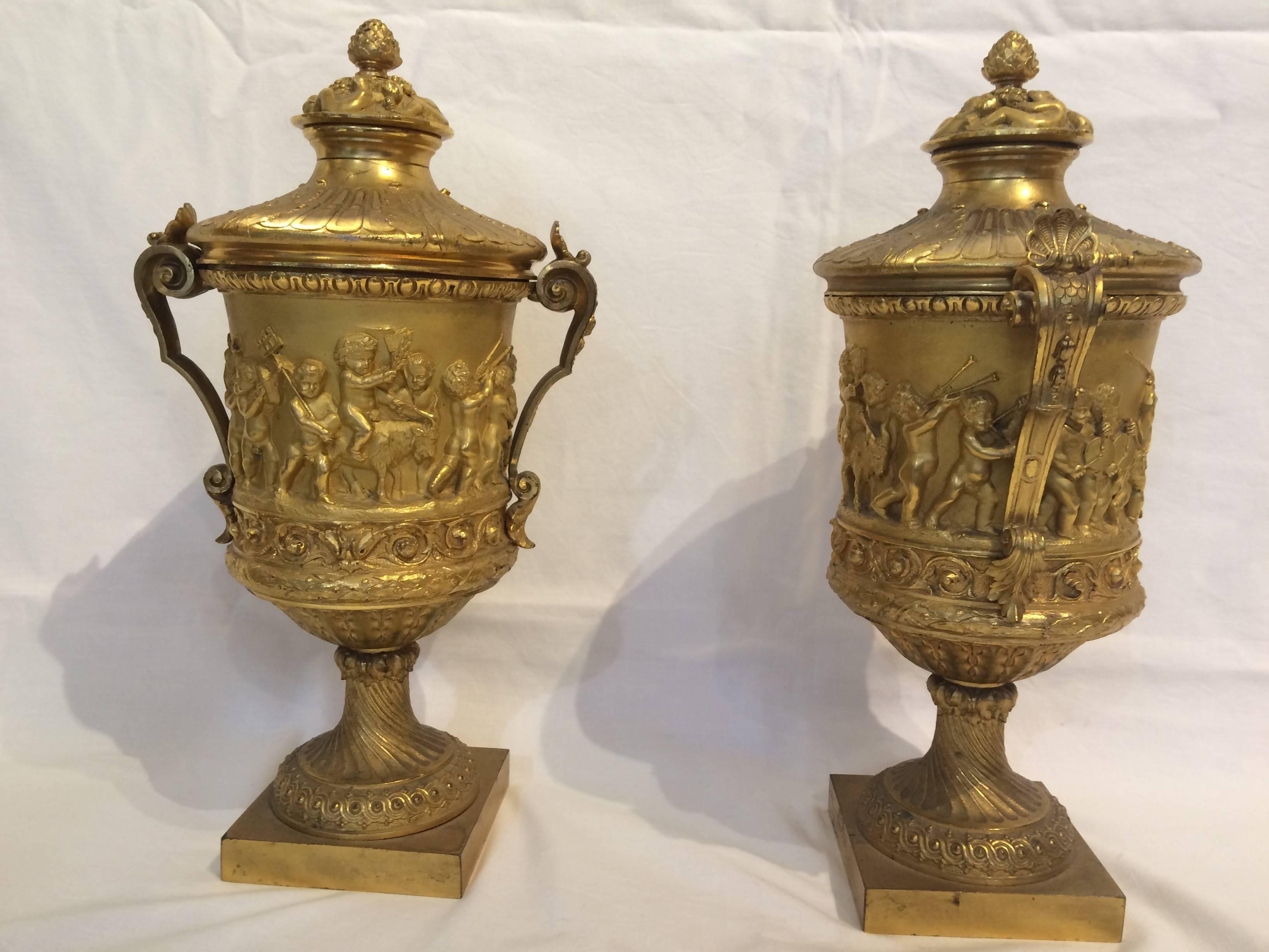 Beautiful Pair of Gilded Bronze Vases with Tops, Attributed to Beurdeley In Excellent Condition In Saint-Ouen, FR