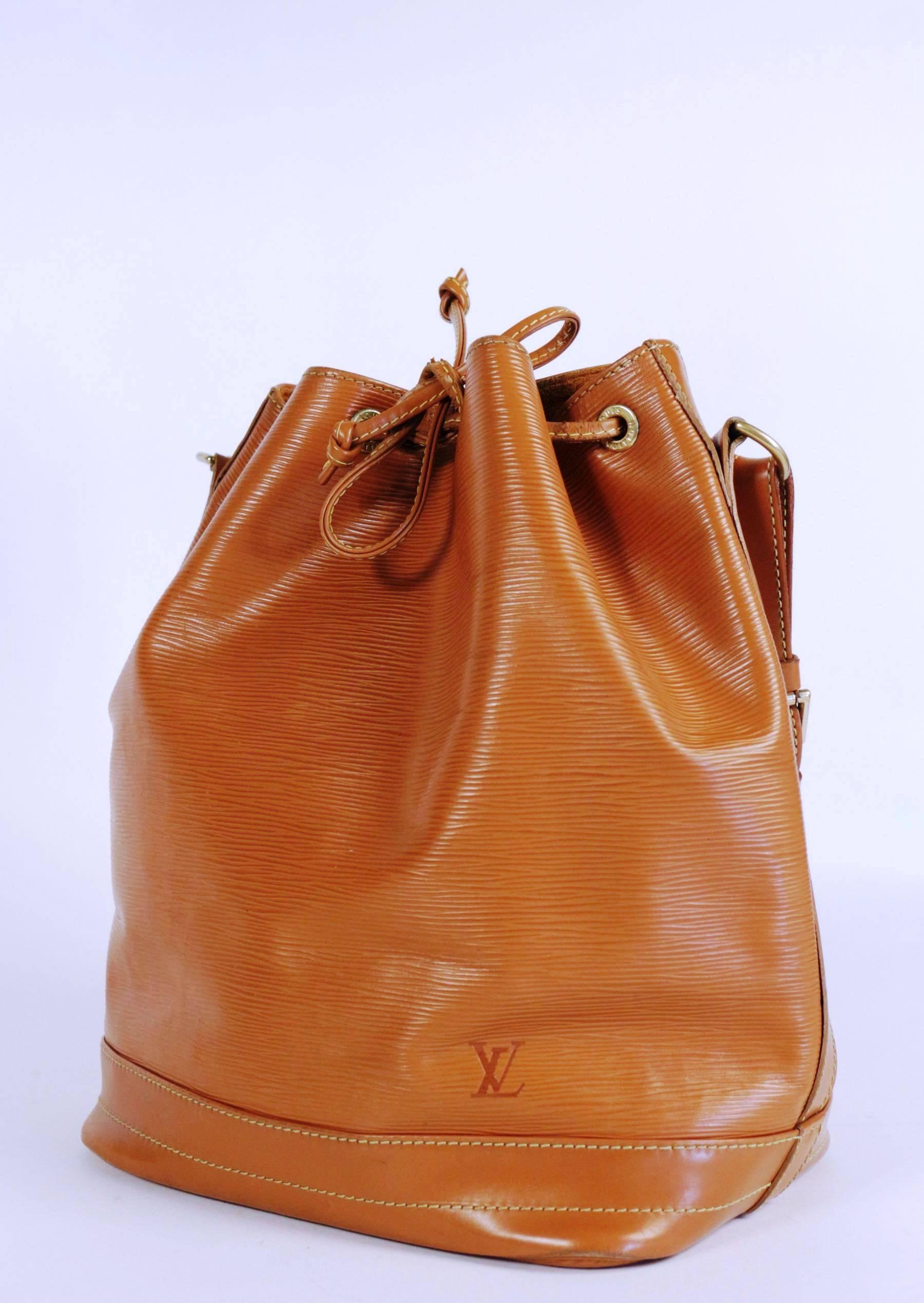 Vintage Louis Vuitton Grand Noe bag, epi leather, natural leather color, 
created in 1932. Adjustable leather strap.